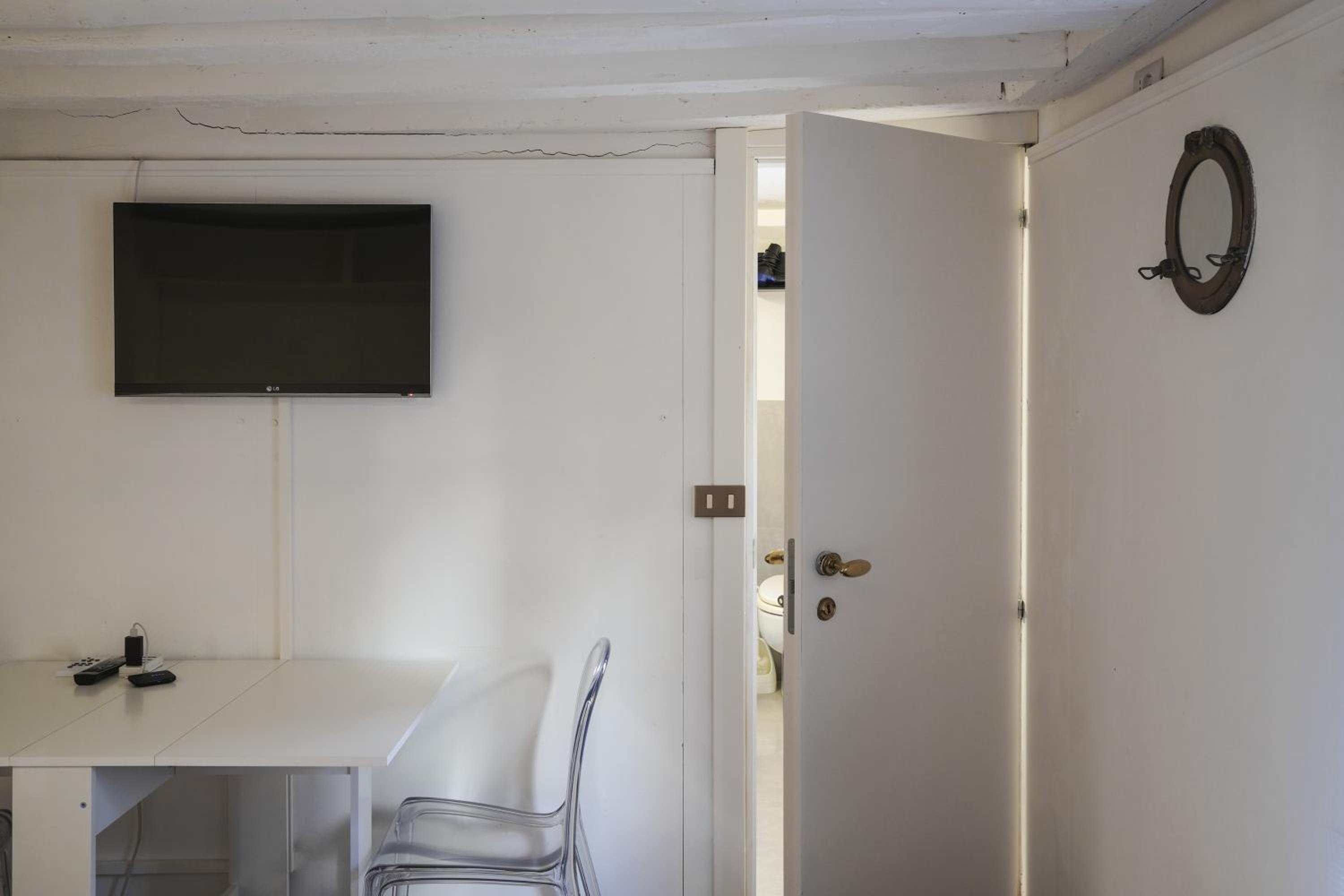 Super central 1 bedroom apartment