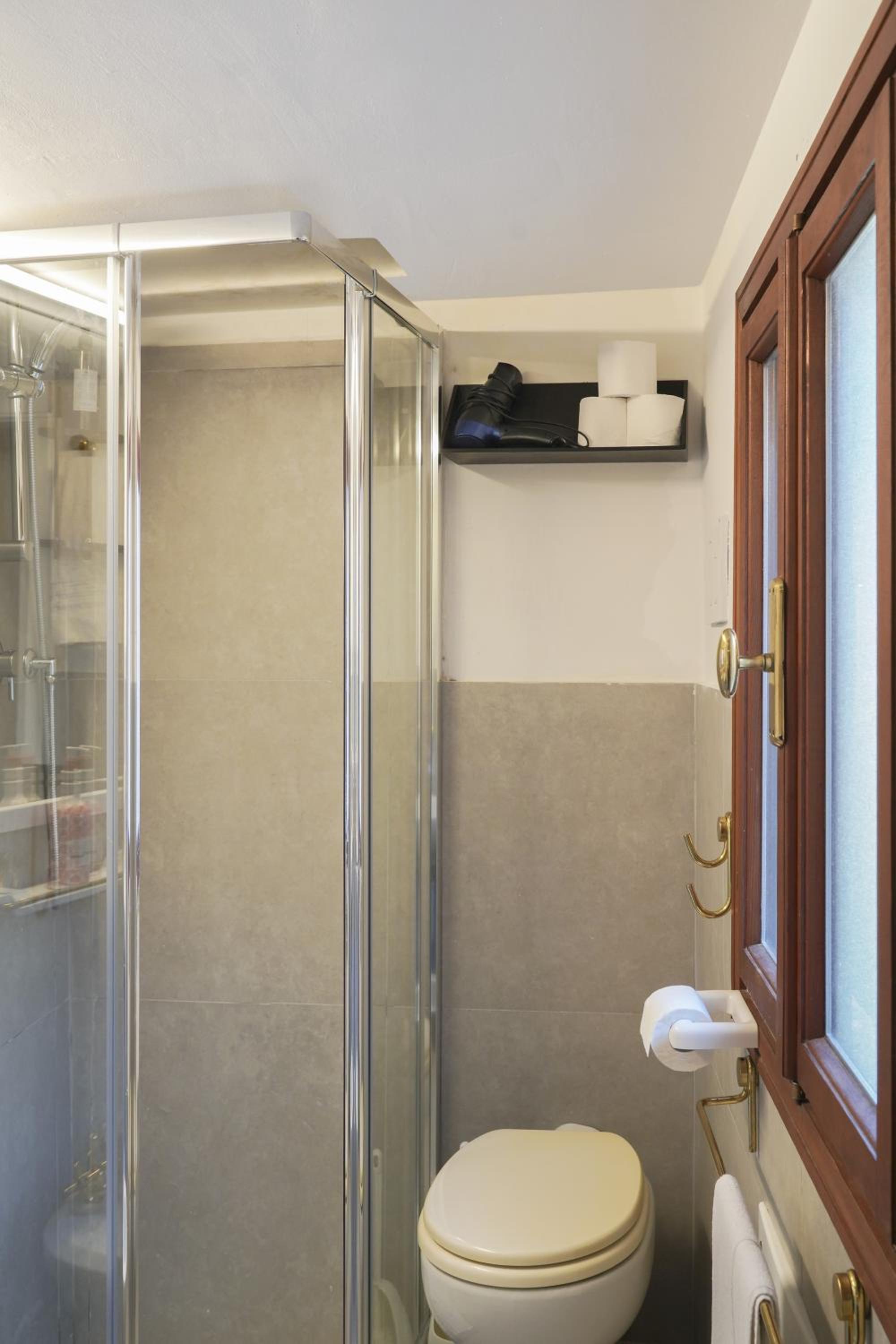 Super central 1 bedroom apartment