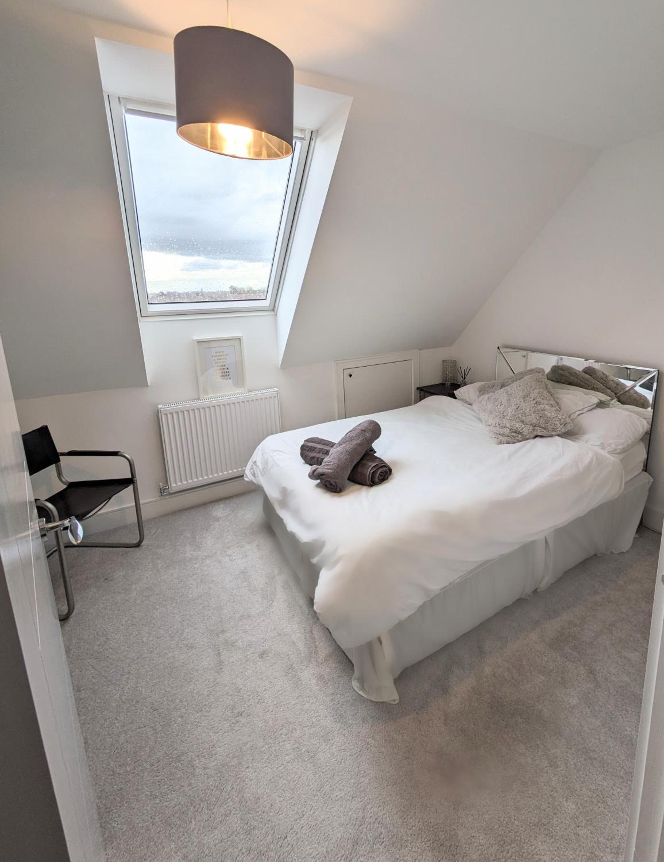 The Penthouse Double Bedroom for Rent Use of kitchen