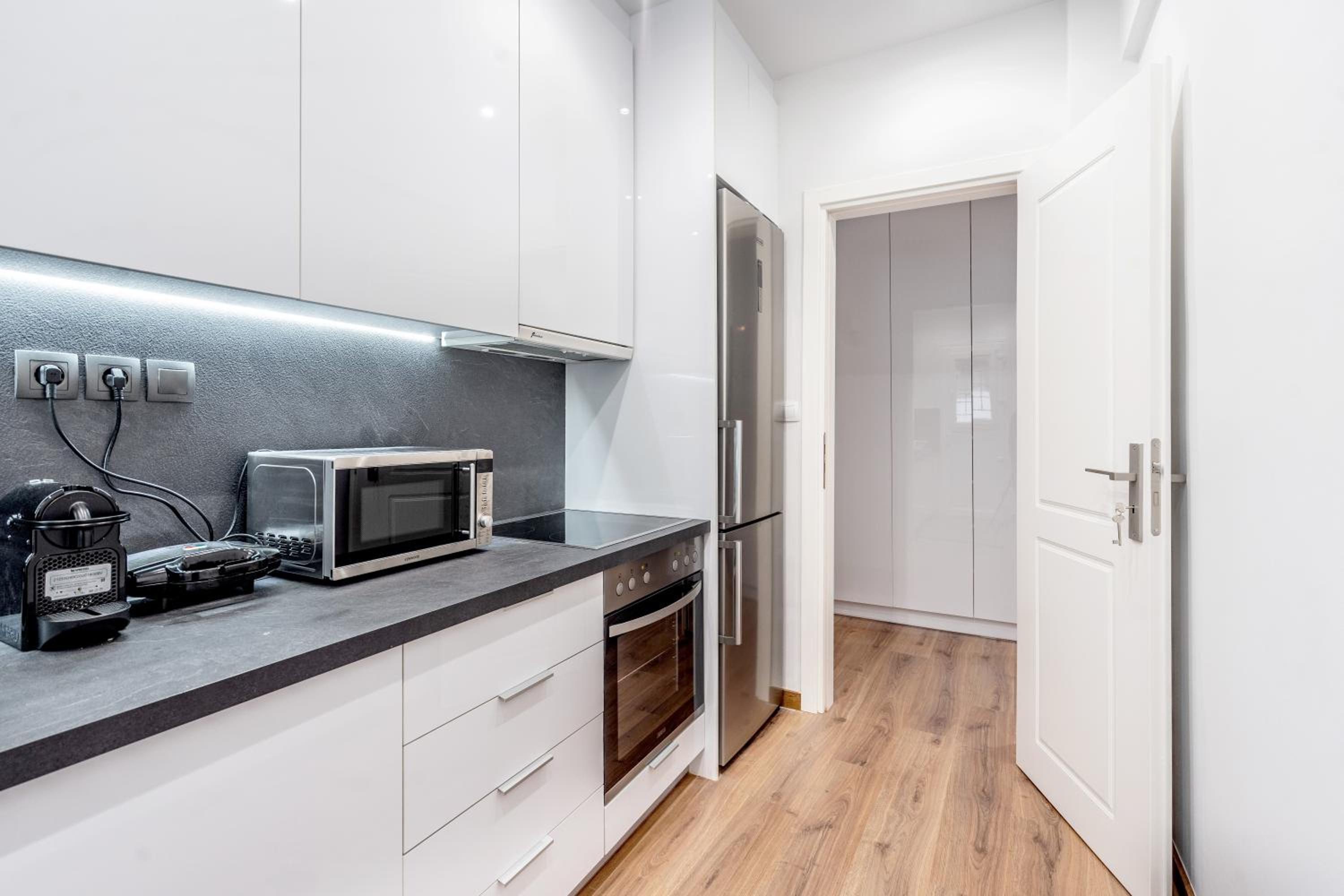 Modern Living - 2 bedroom & 2 bathroom - Greecing