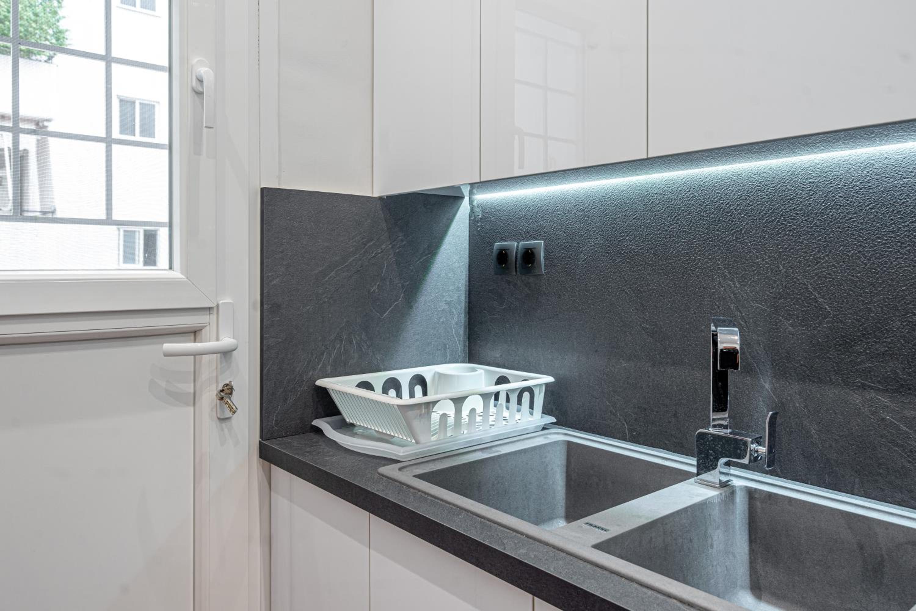 Modern Living - 2 bedroom & 2 bathroom - Greecing