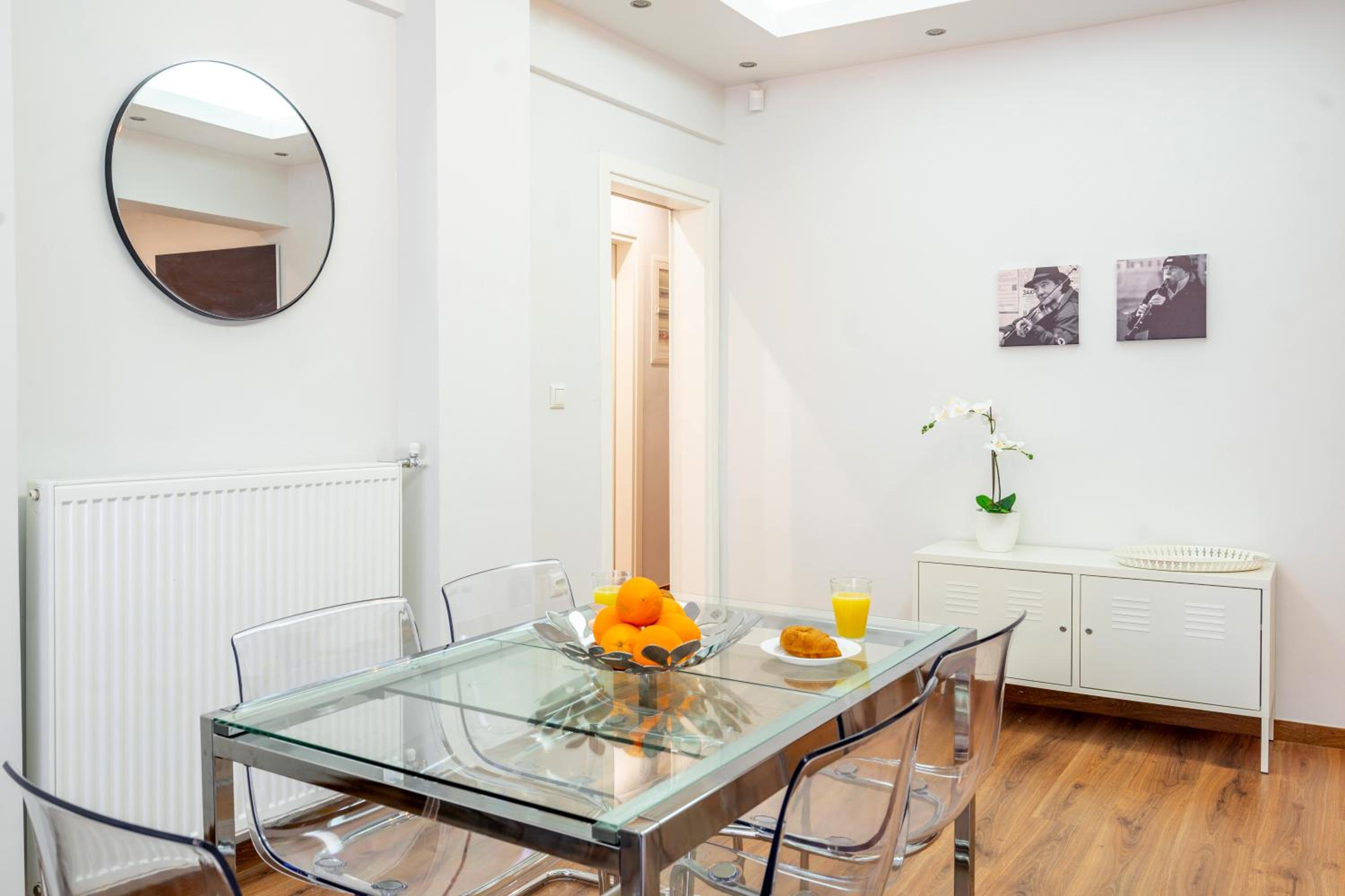 Modern Living - 2 bedroom & 2 bathroom - Greecing