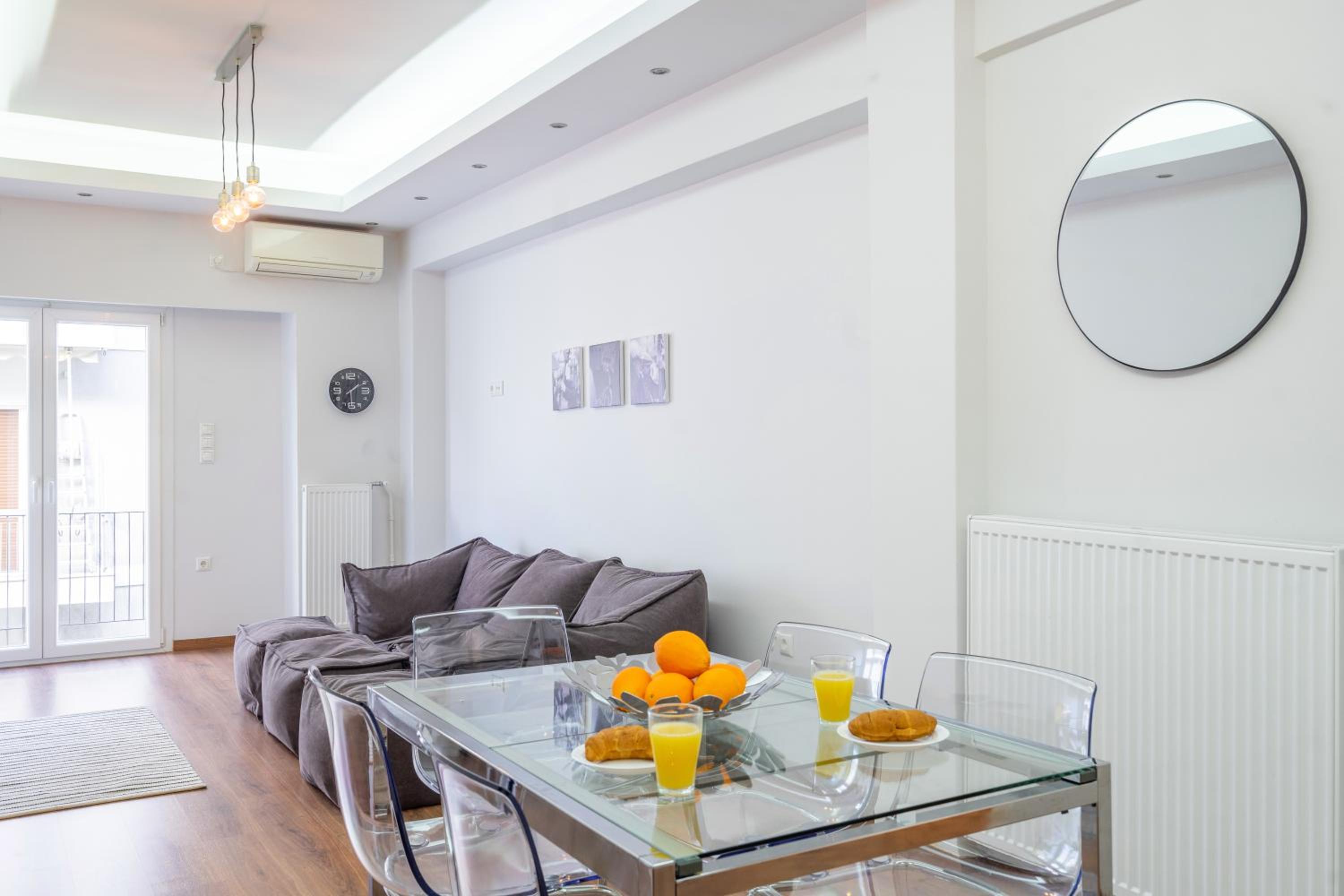 Modern Living - 2 bedroom & 2 bathroom - Greecing