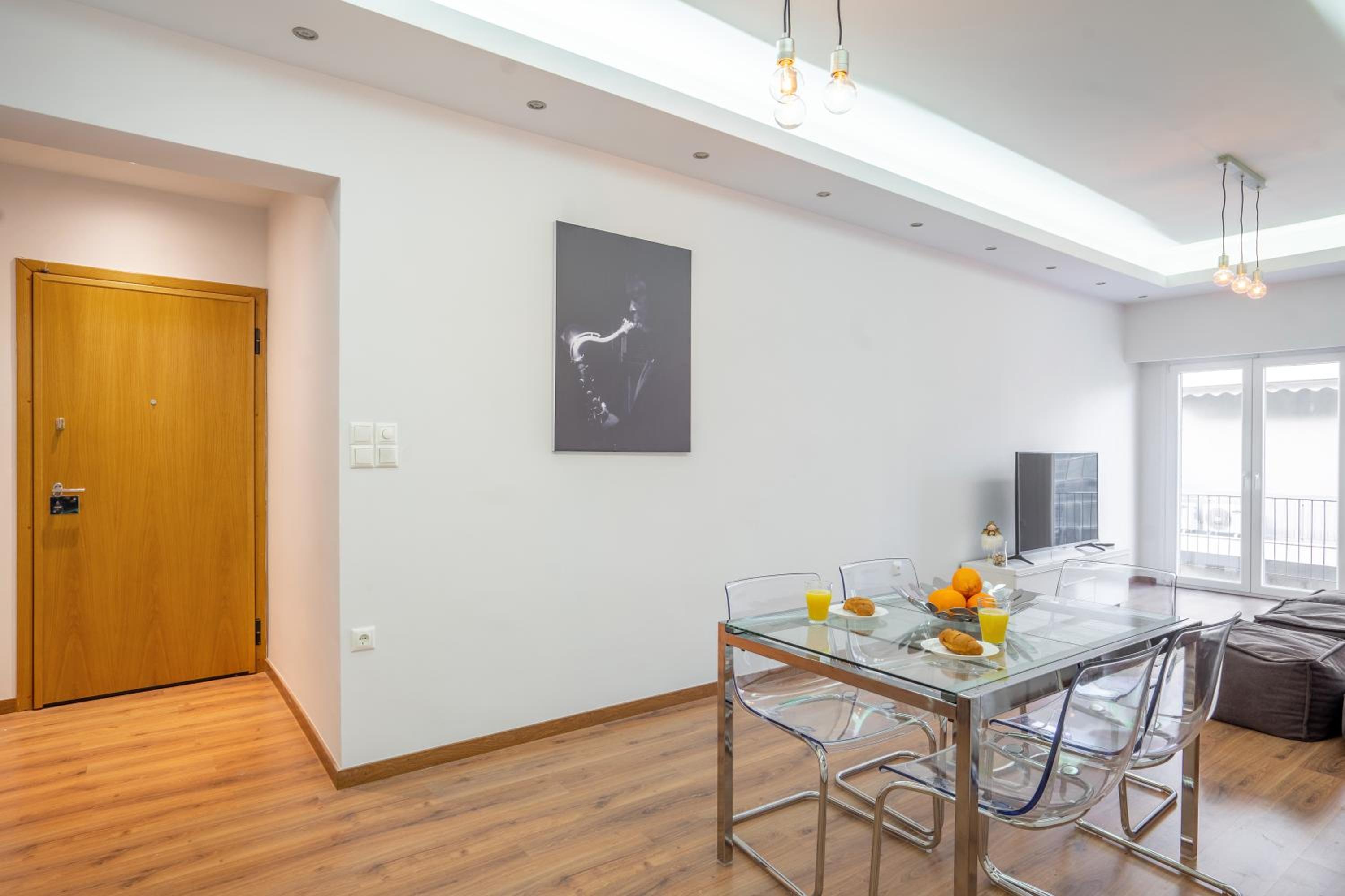Modern Living - 2 bedroom & 2 bathroom - Greecing