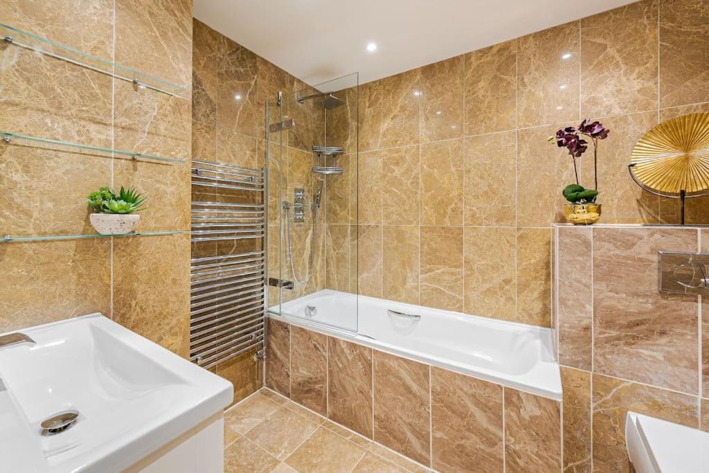Stunning 2Bd 2Bth in Belgravia within a Quiet Courtyard