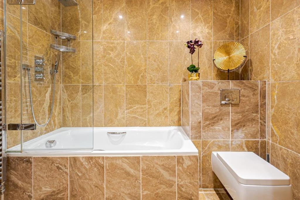 Stunning 2Bd 2Bth in Belgravia within a Quiet Courtyard