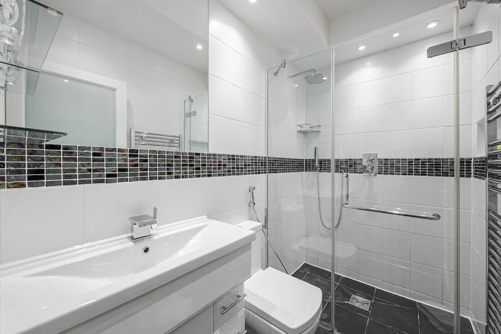Stunning 2Bd 2Bth in Belgravia within a Quiet Courtyard