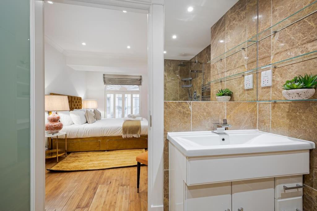 Stunning 2Bd 2Bth in Belgravia within a Quiet Courtyard