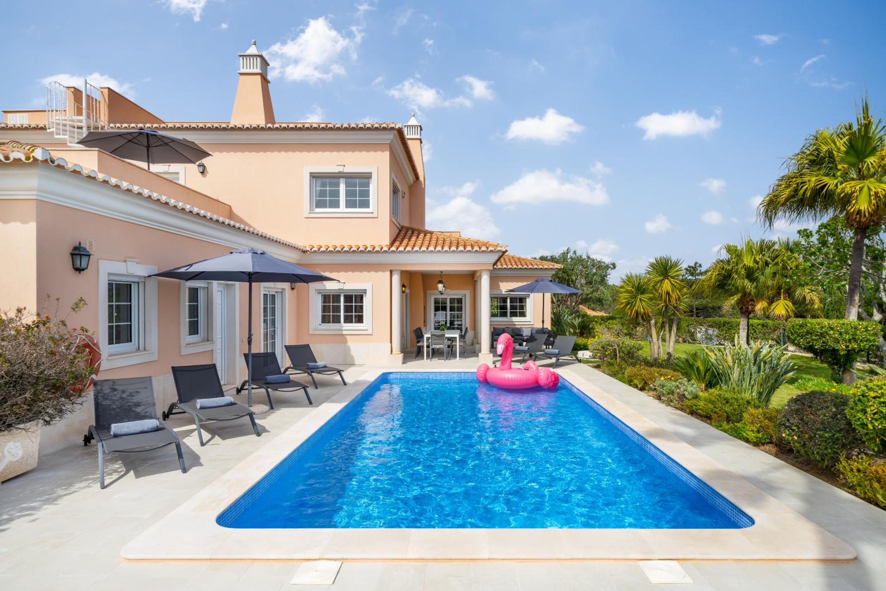 Extraordinary Villa on an elevated position in Quinta do Lago view 5