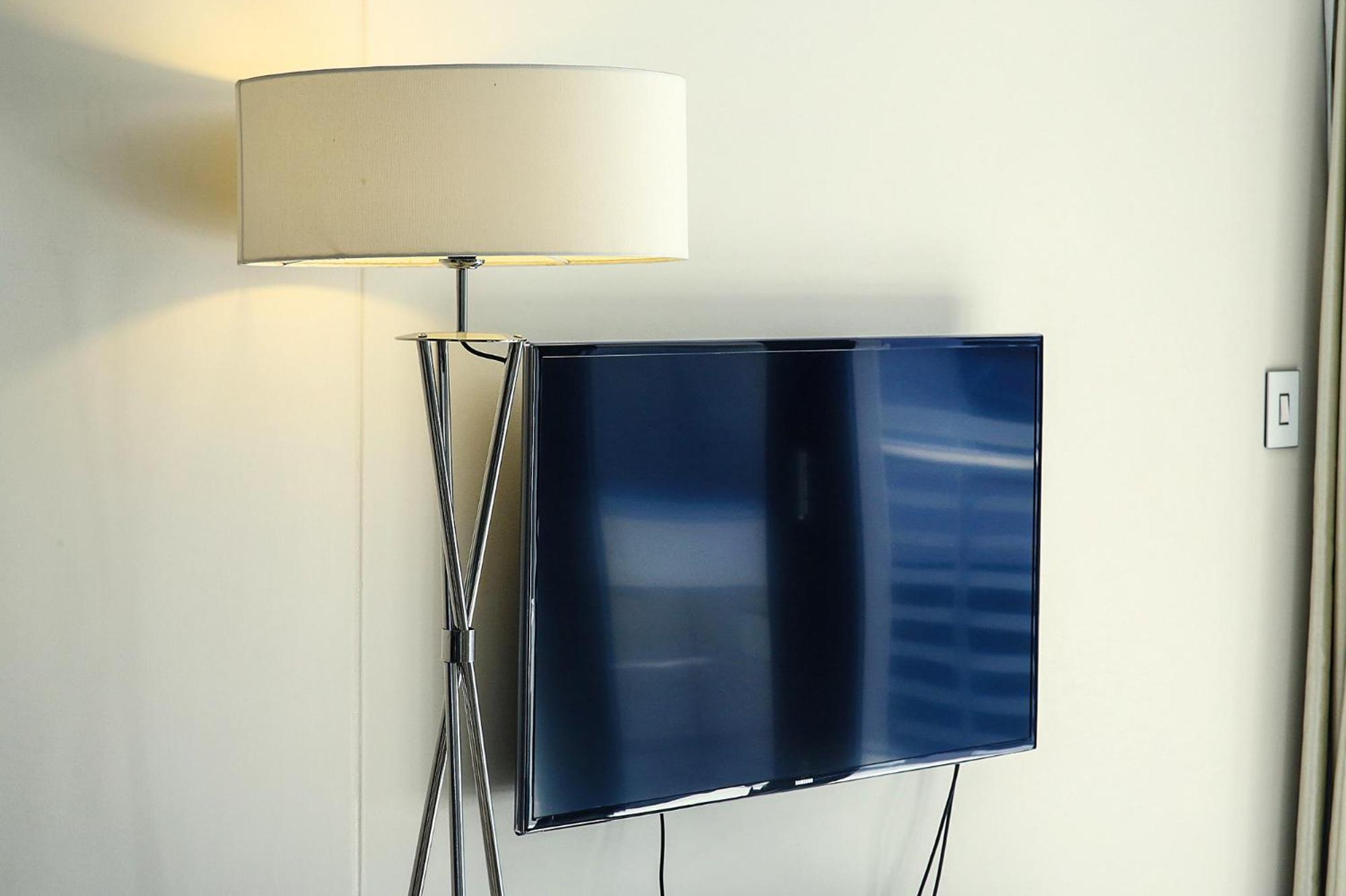Melrose Arch Luxury Apartment - WITH GENERATOR