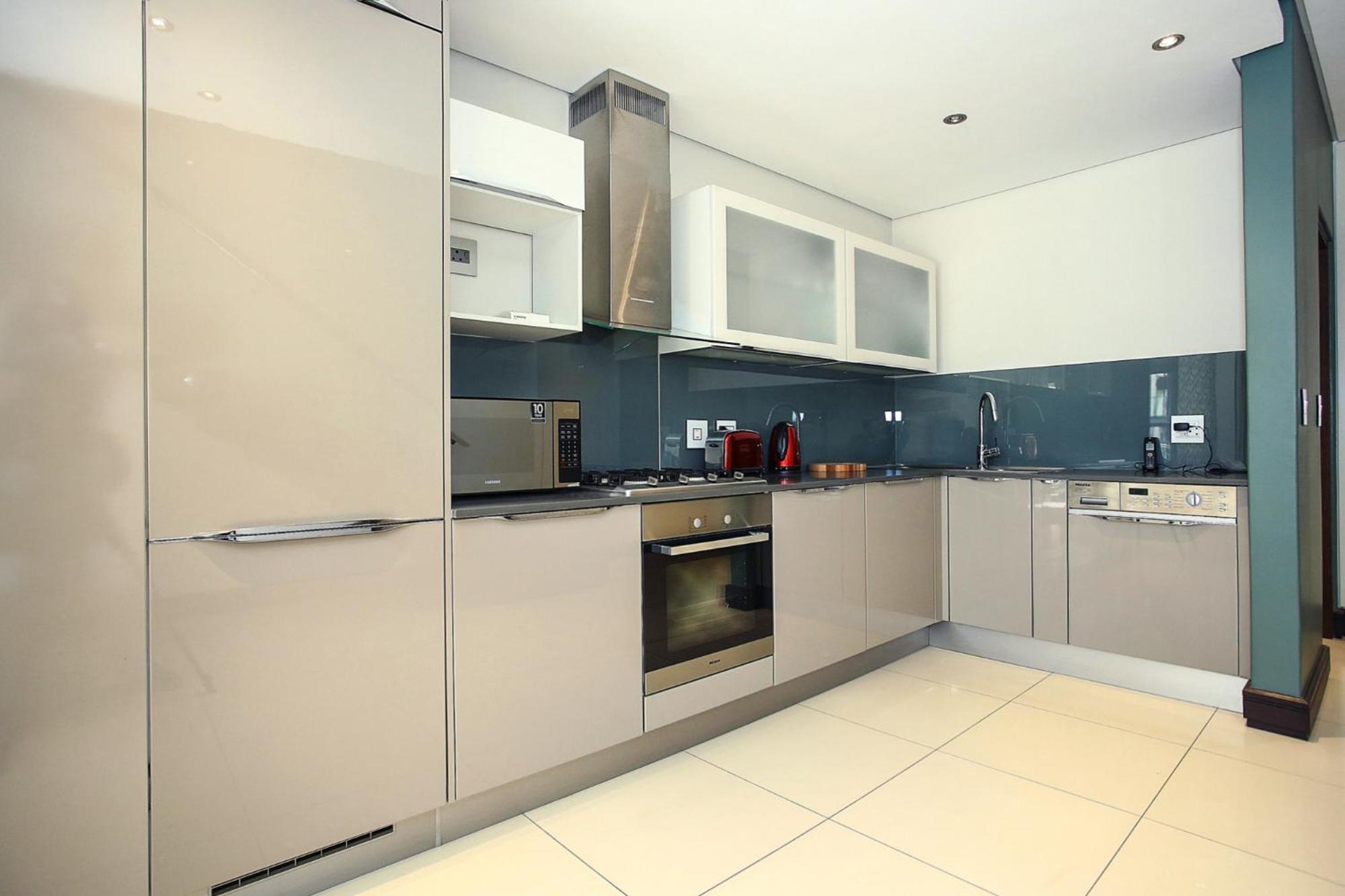 Melrose Arch Luxury Apartment - WITH GENERATOR