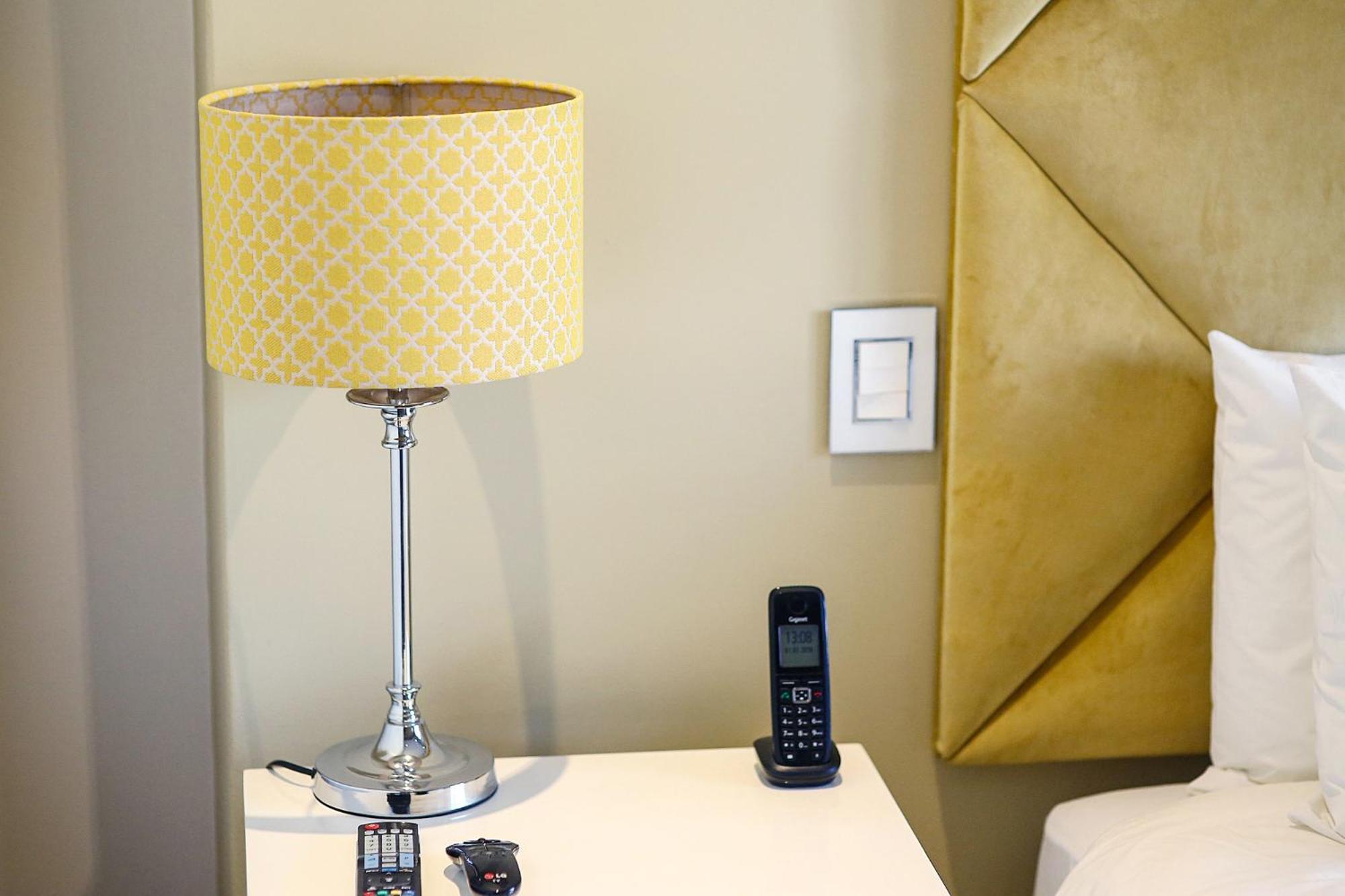 Melrose Arch Luxury Apartment - WITH GENERATOR