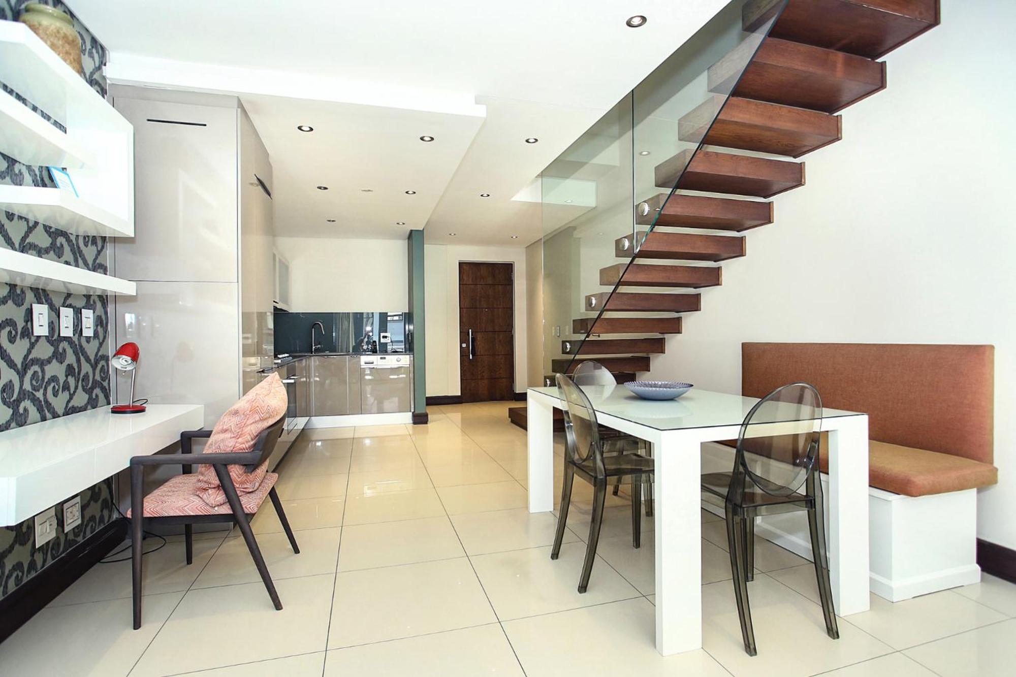 Melrose Arch Luxury Apartment - WITH GENERATOR