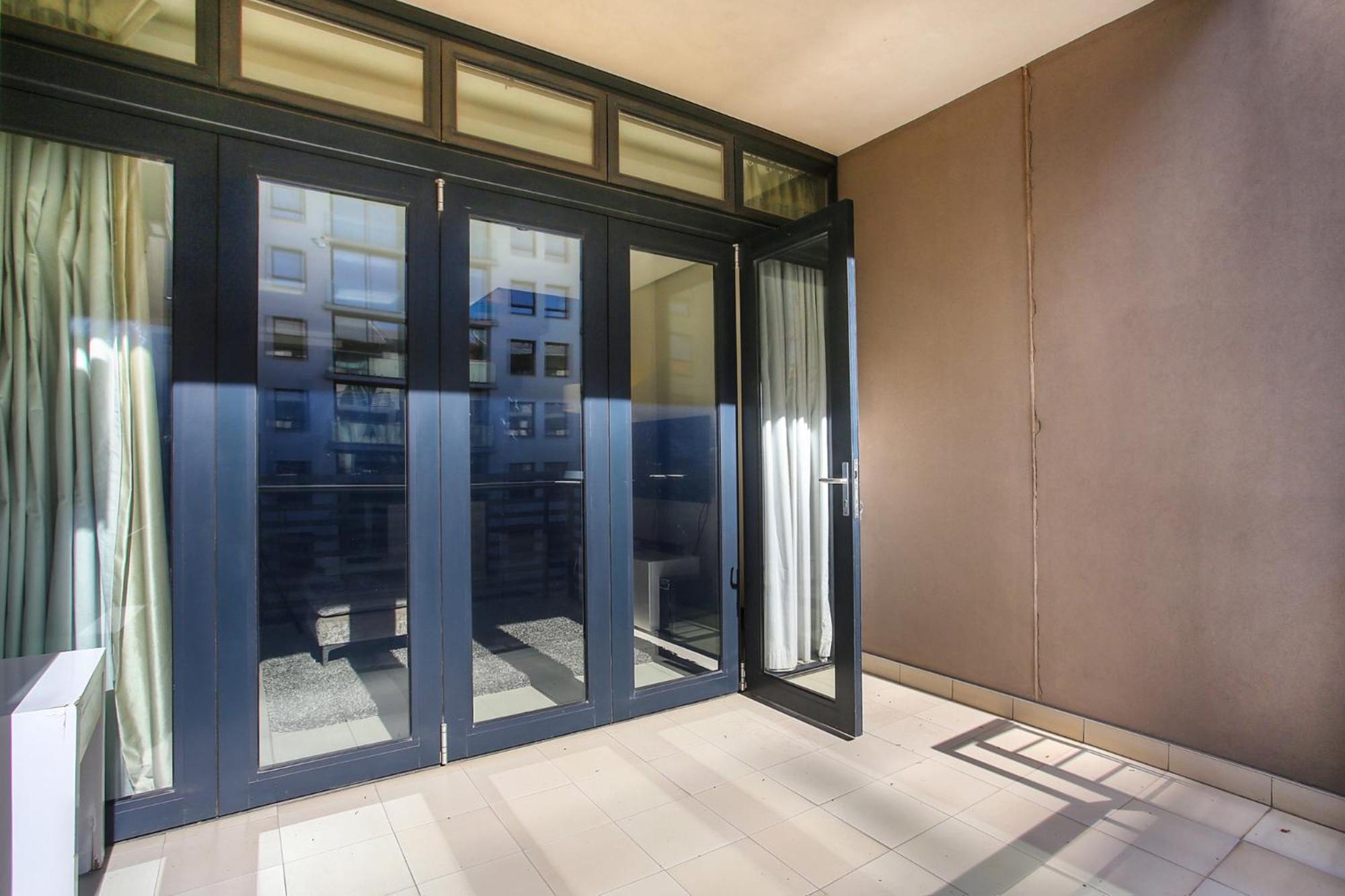 Melrose Arch Luxury Apartment - WITH GENERATOR