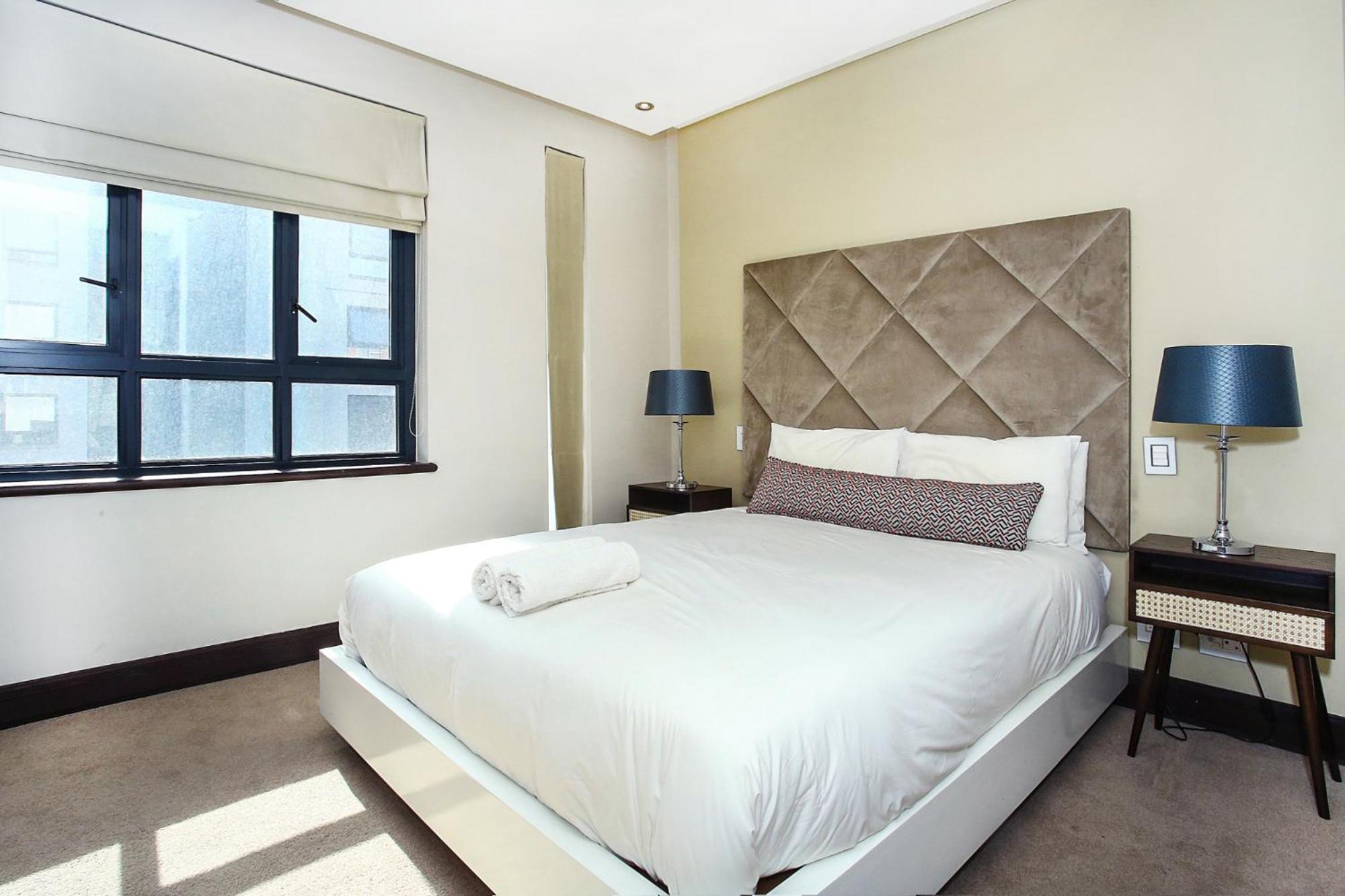 Melrose Arch Luxury Apartment - WITH GENERATOR