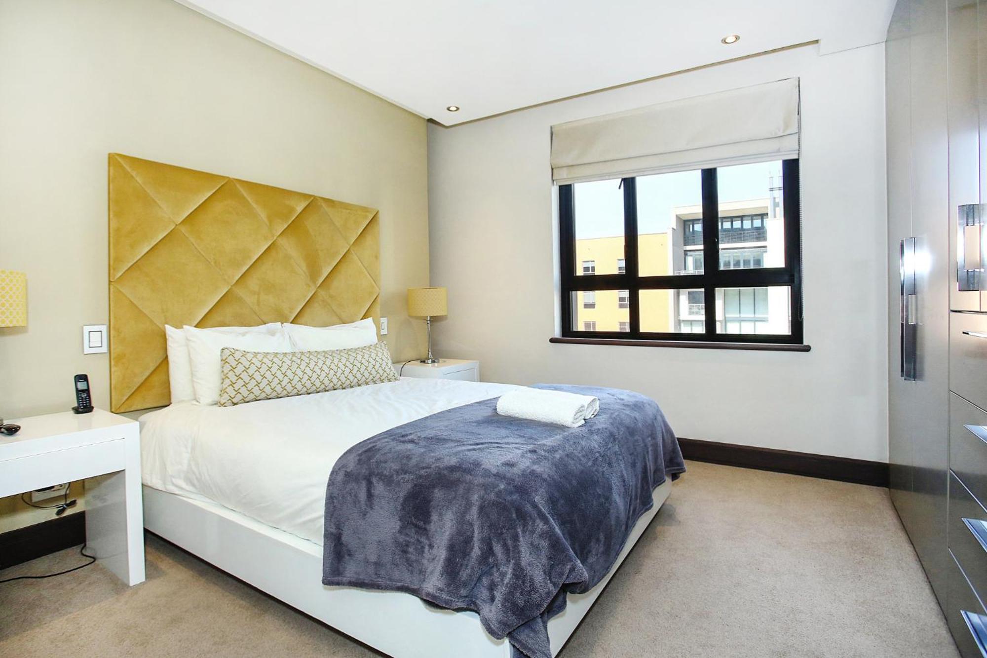 Melrose Arch Luxury Apartment - WITH GENERATOR