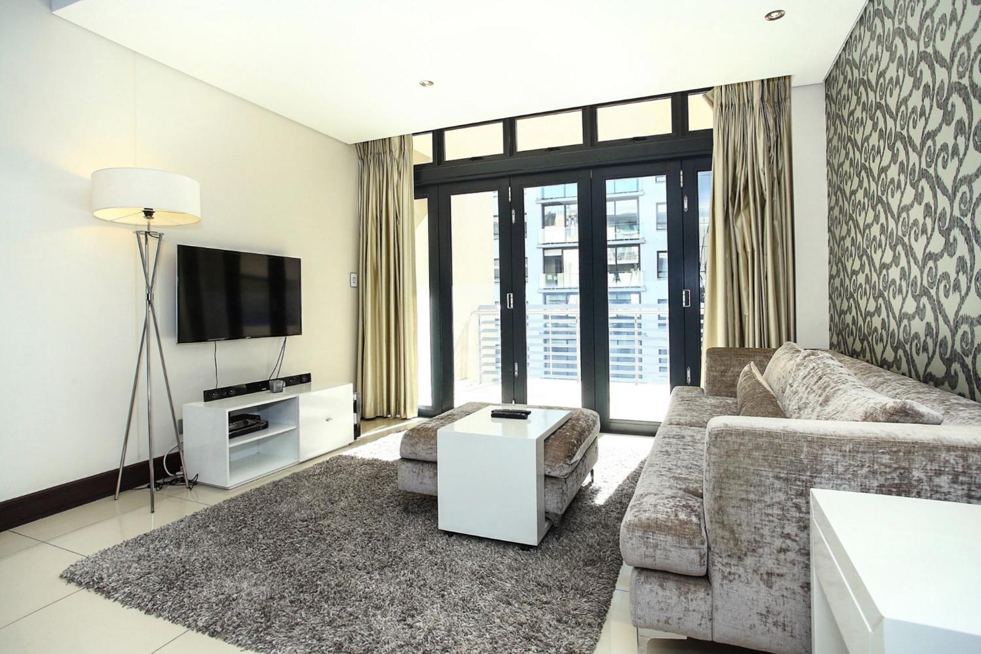 Melrose Arch Luxury Apartment - WITH GENERATOR