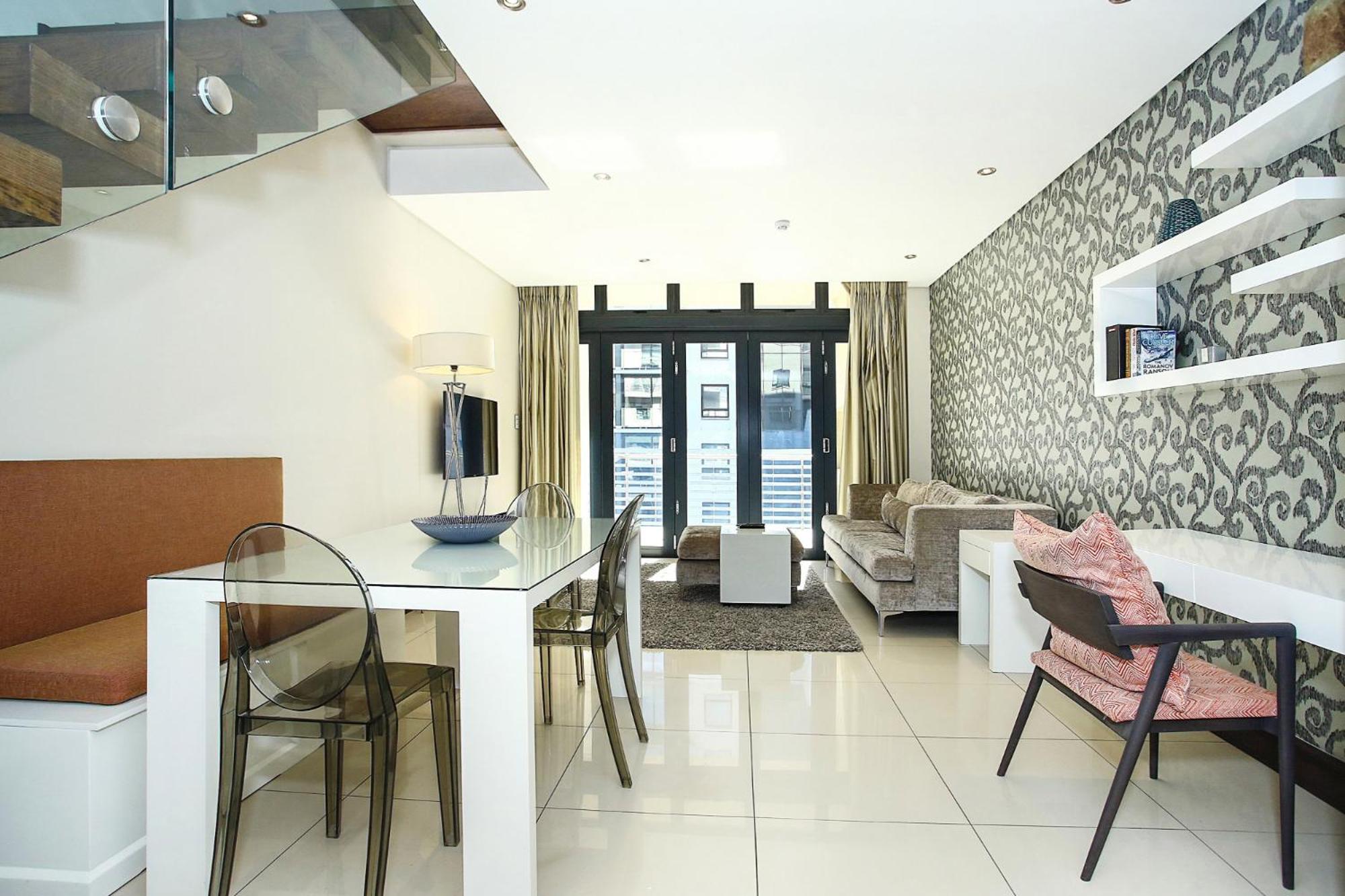 Melrose Arch Luxury Apartment - WITH GENERATOR