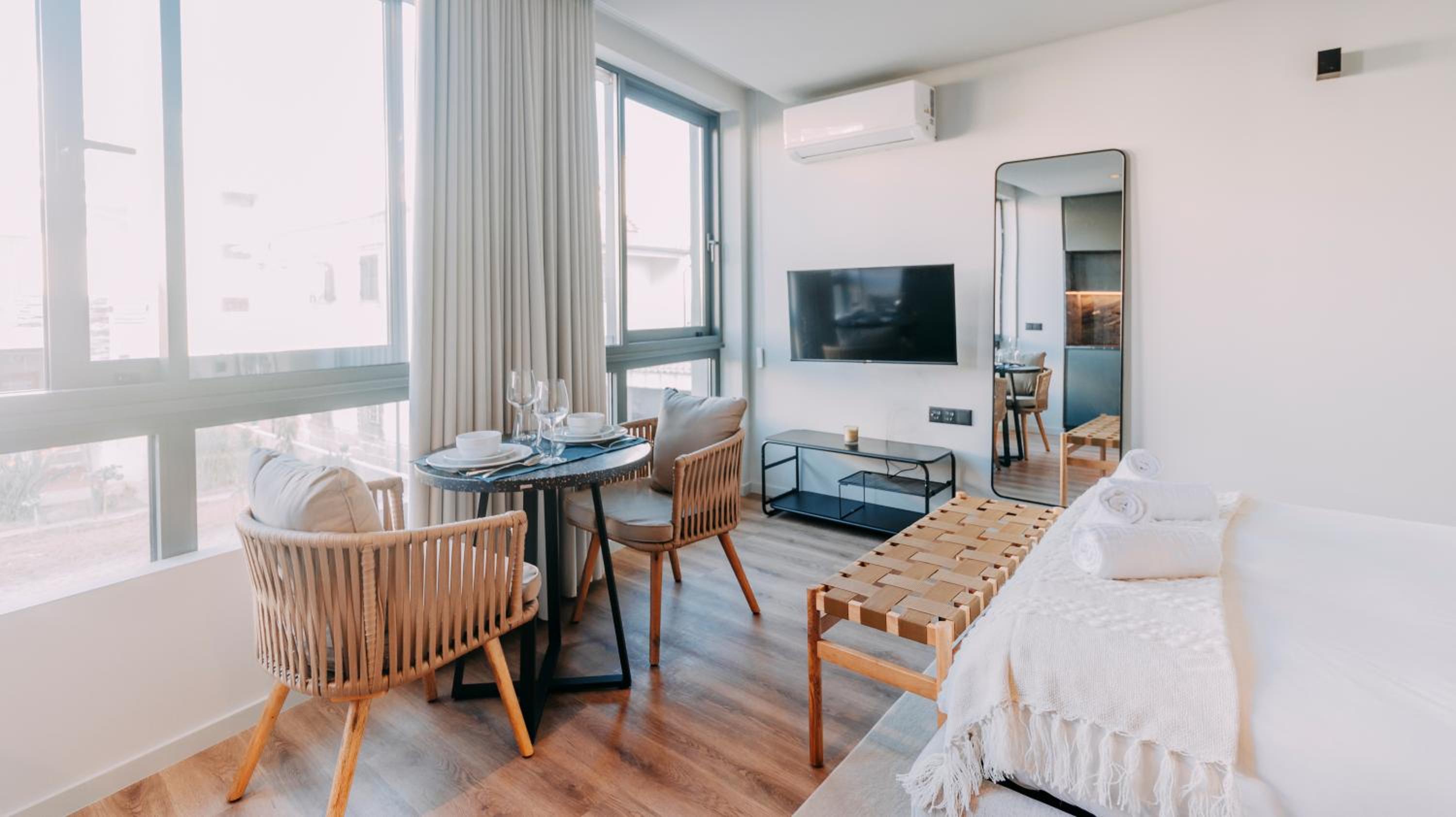 RUAH Apartments by LovelyStay