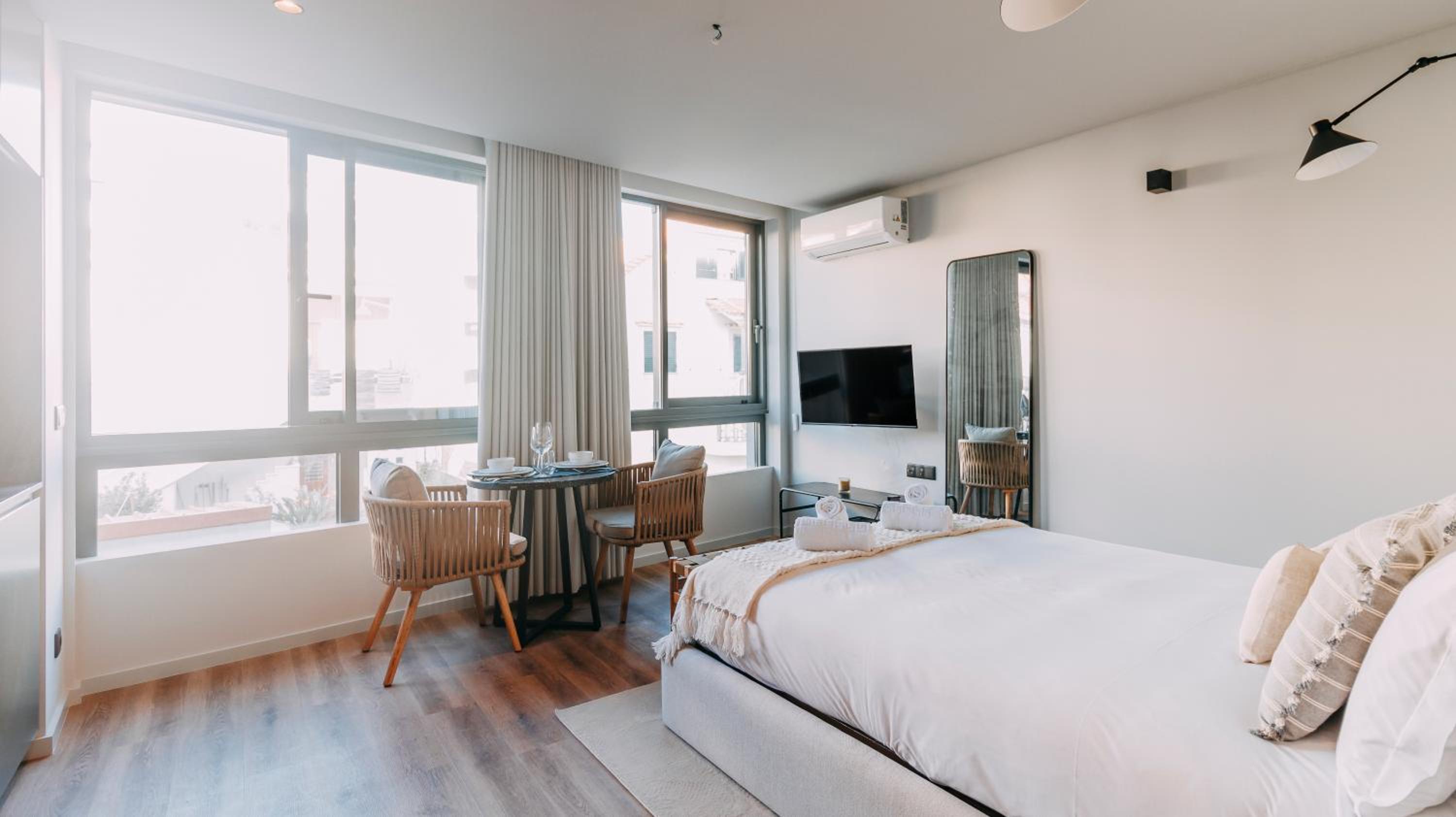 RUAH Apartments by LovelyStay