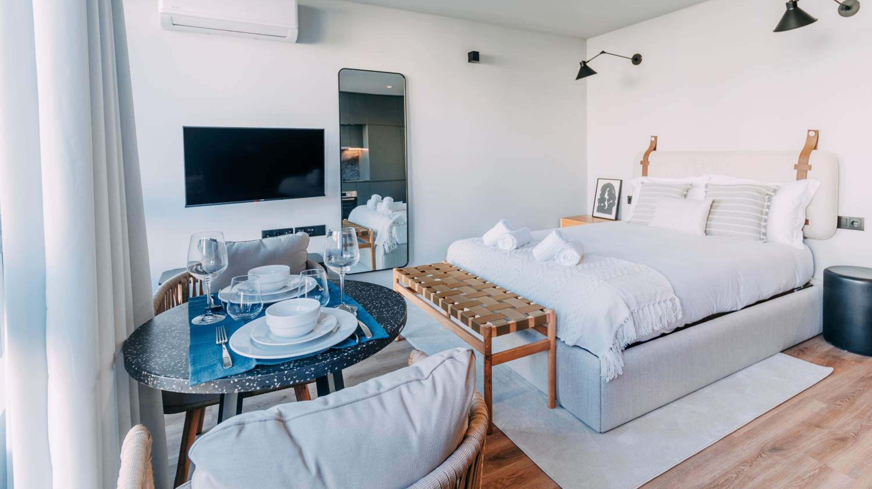 RUAH Apartments by LovelyStay