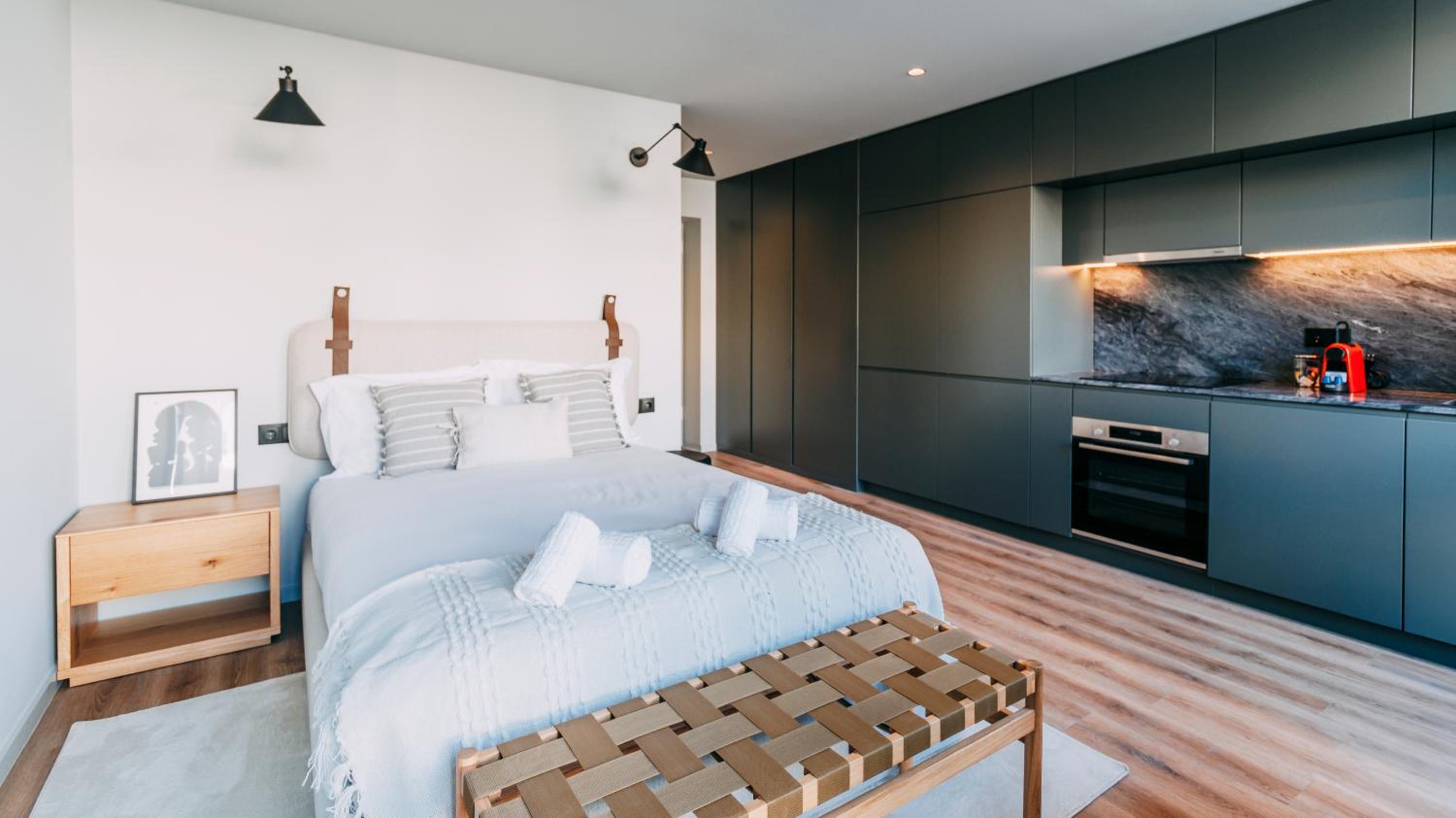 RUAH Apartments by LovelyStay