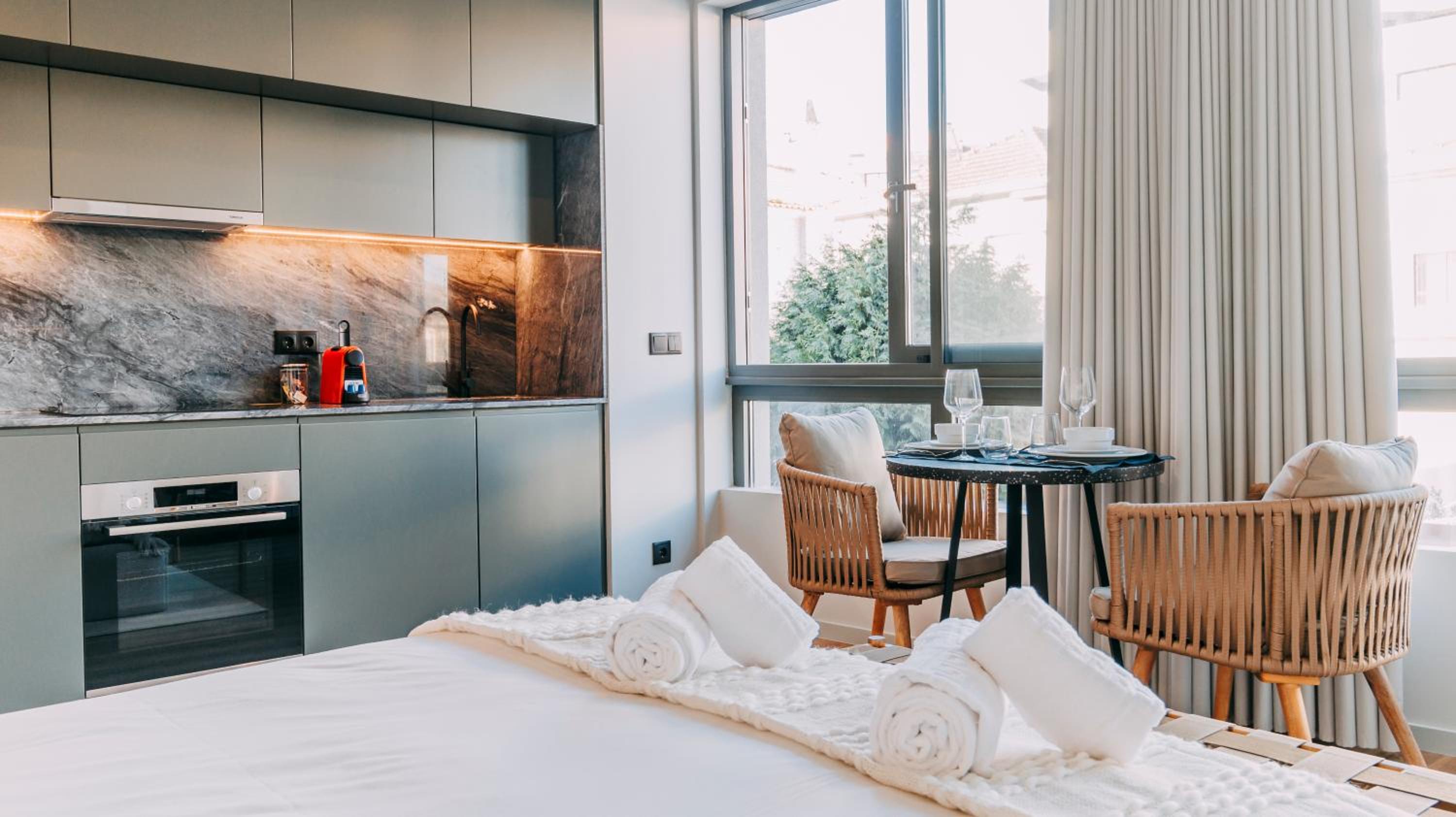 RUAH Apartments by LovelyStay