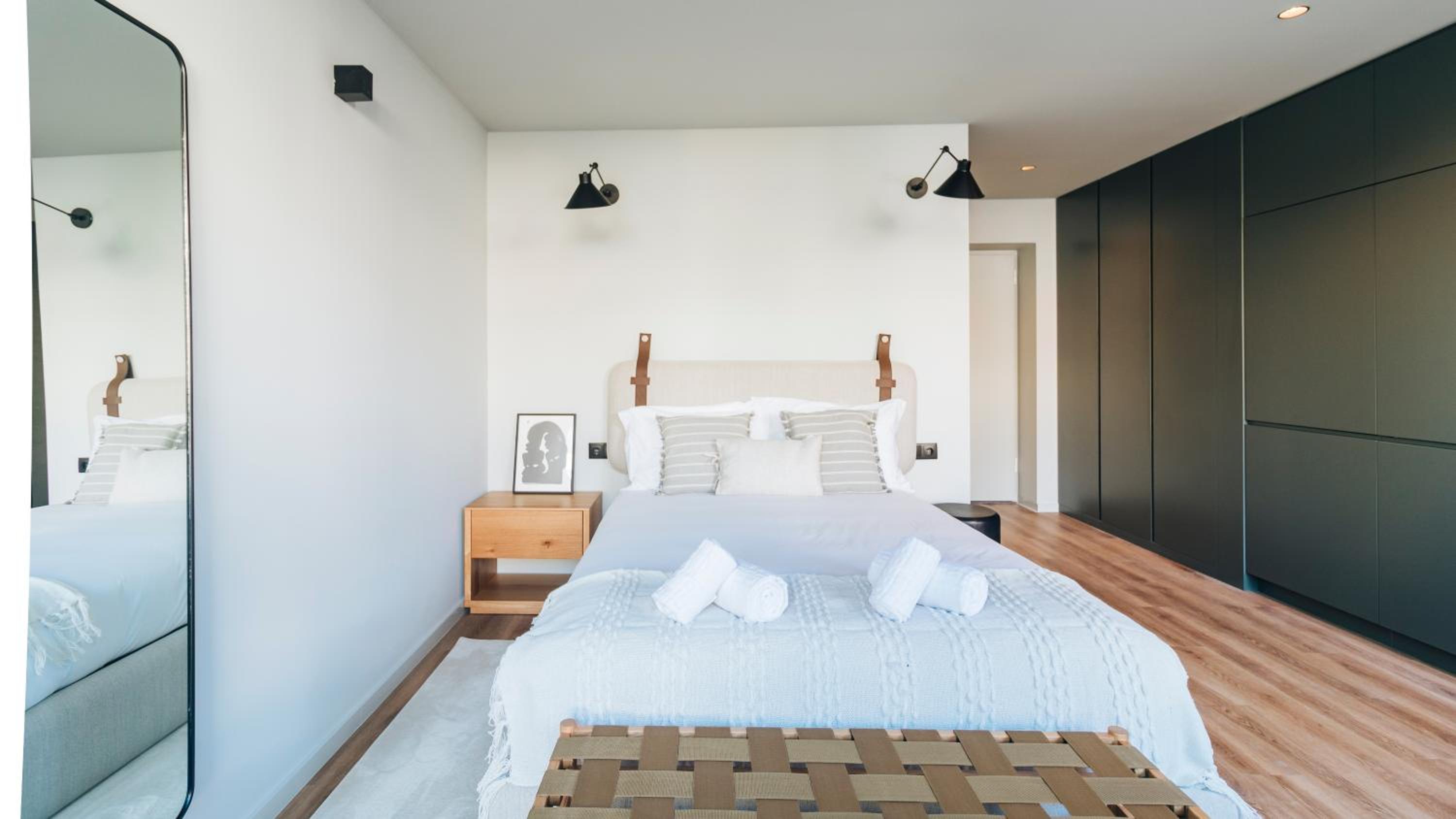 RUAH Apartments by LovelyStay