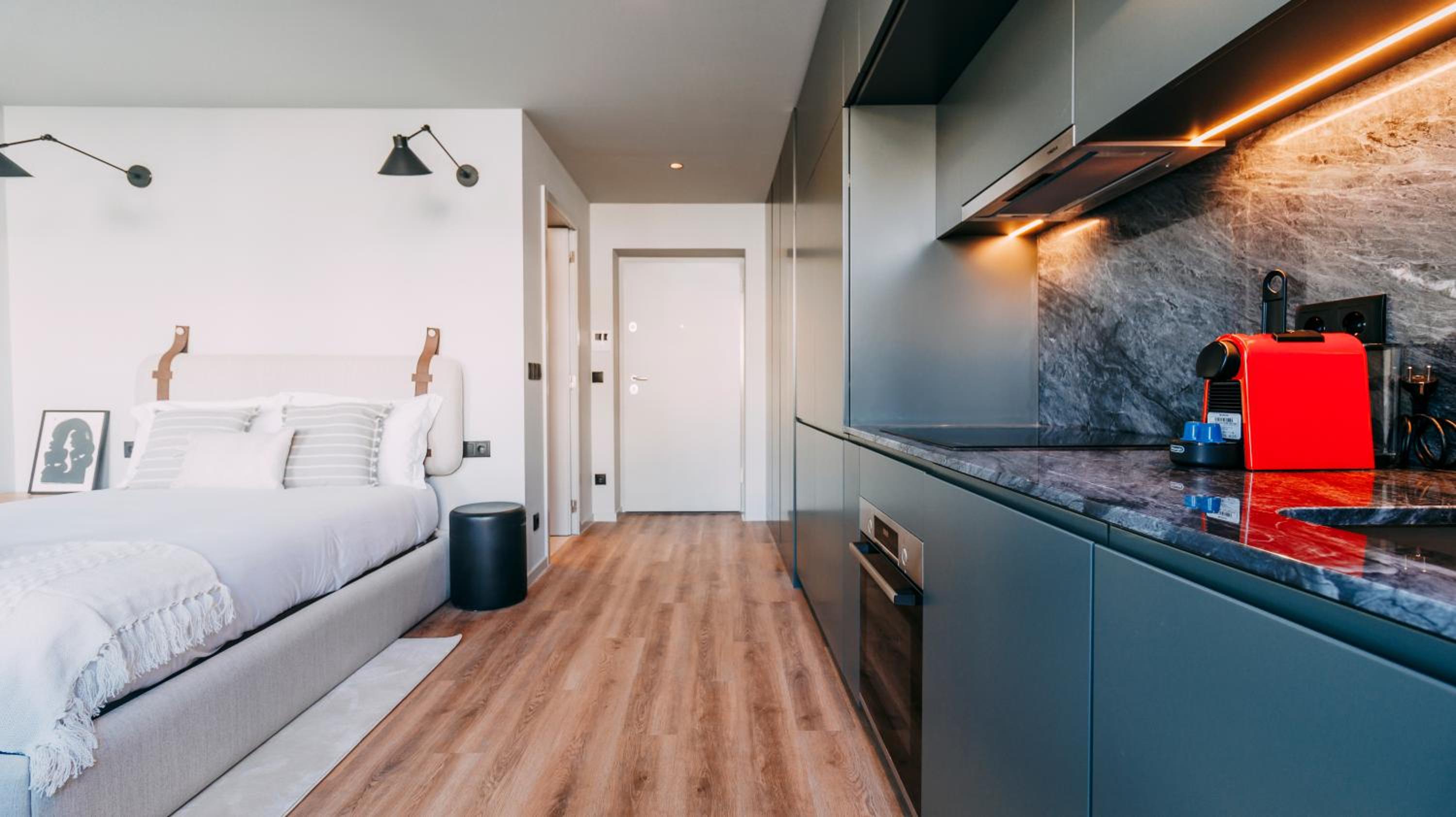 RUAH Apartments by LovelyStay