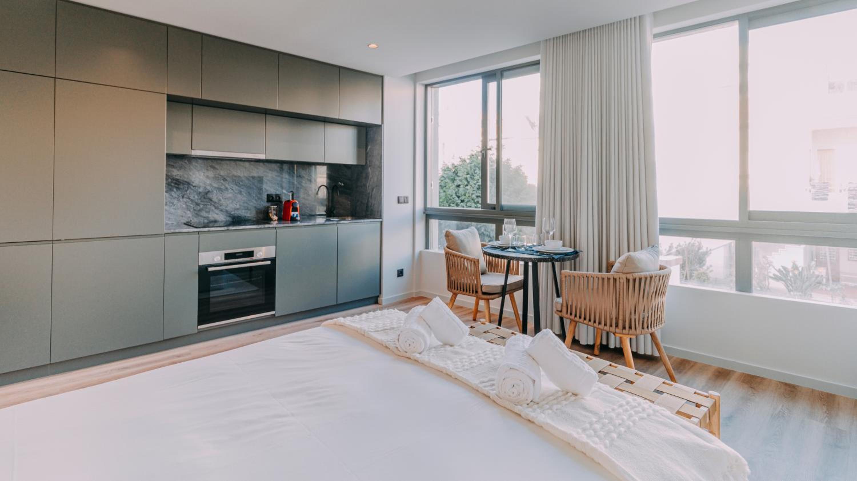 RUAH Apartments by LovelyStay