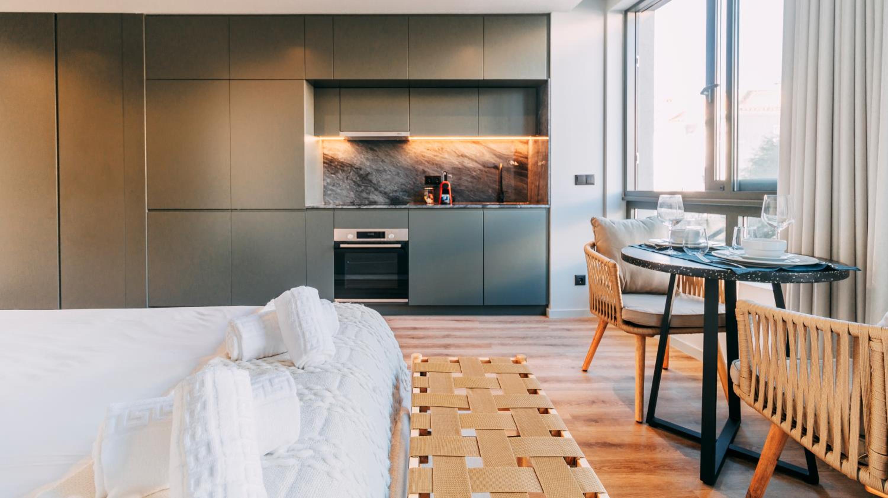 RUAH Apartments by LovelyStay
