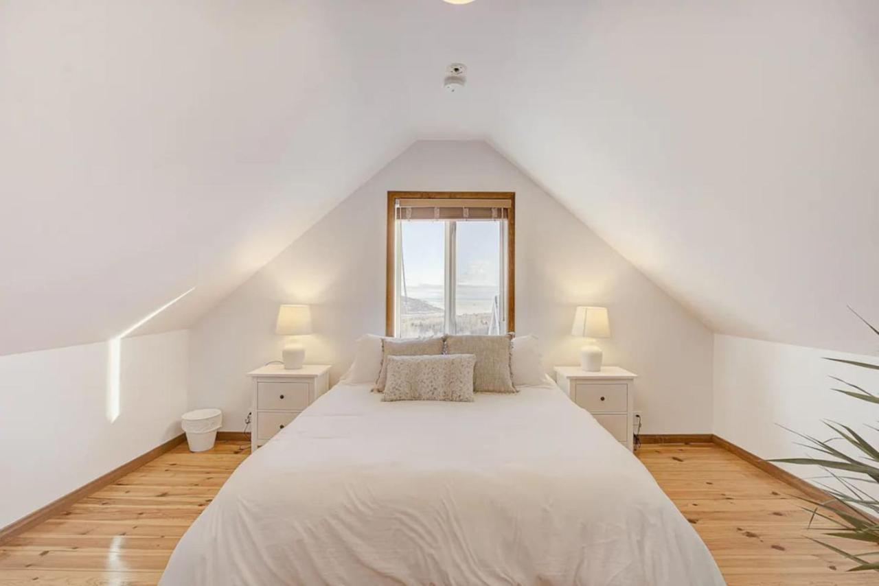 Intimate Apartment with Scenic Views