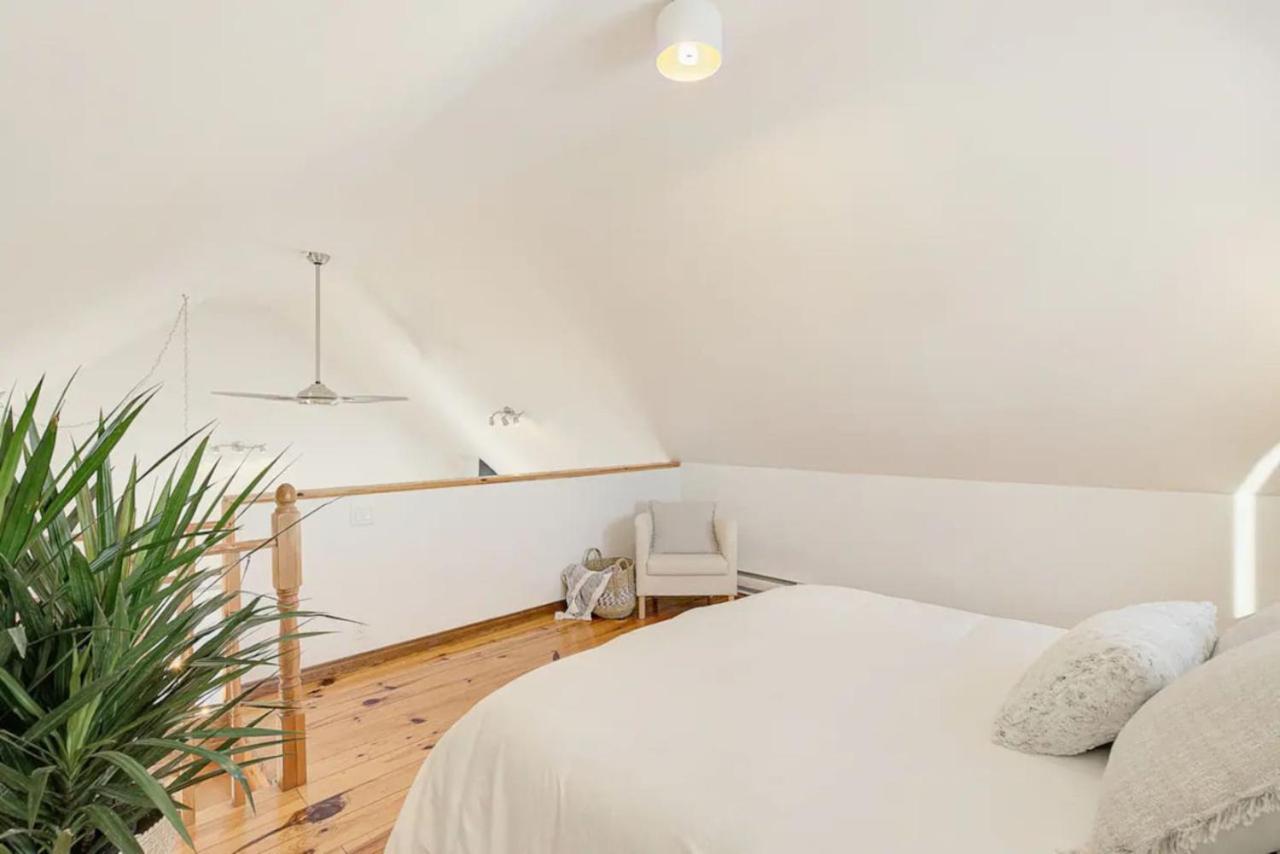 Intimate Apartment with Scenic Views
