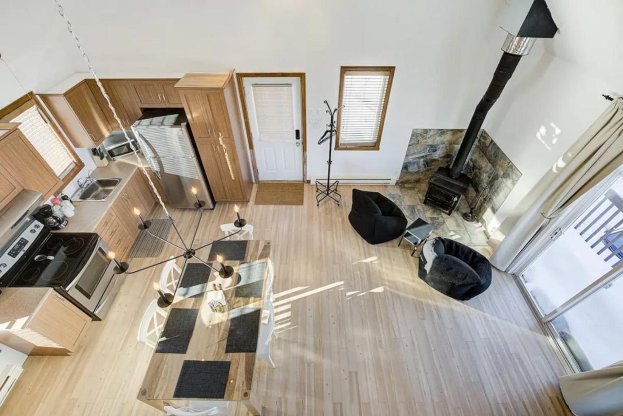 Intimate Apartment with Scenic Views