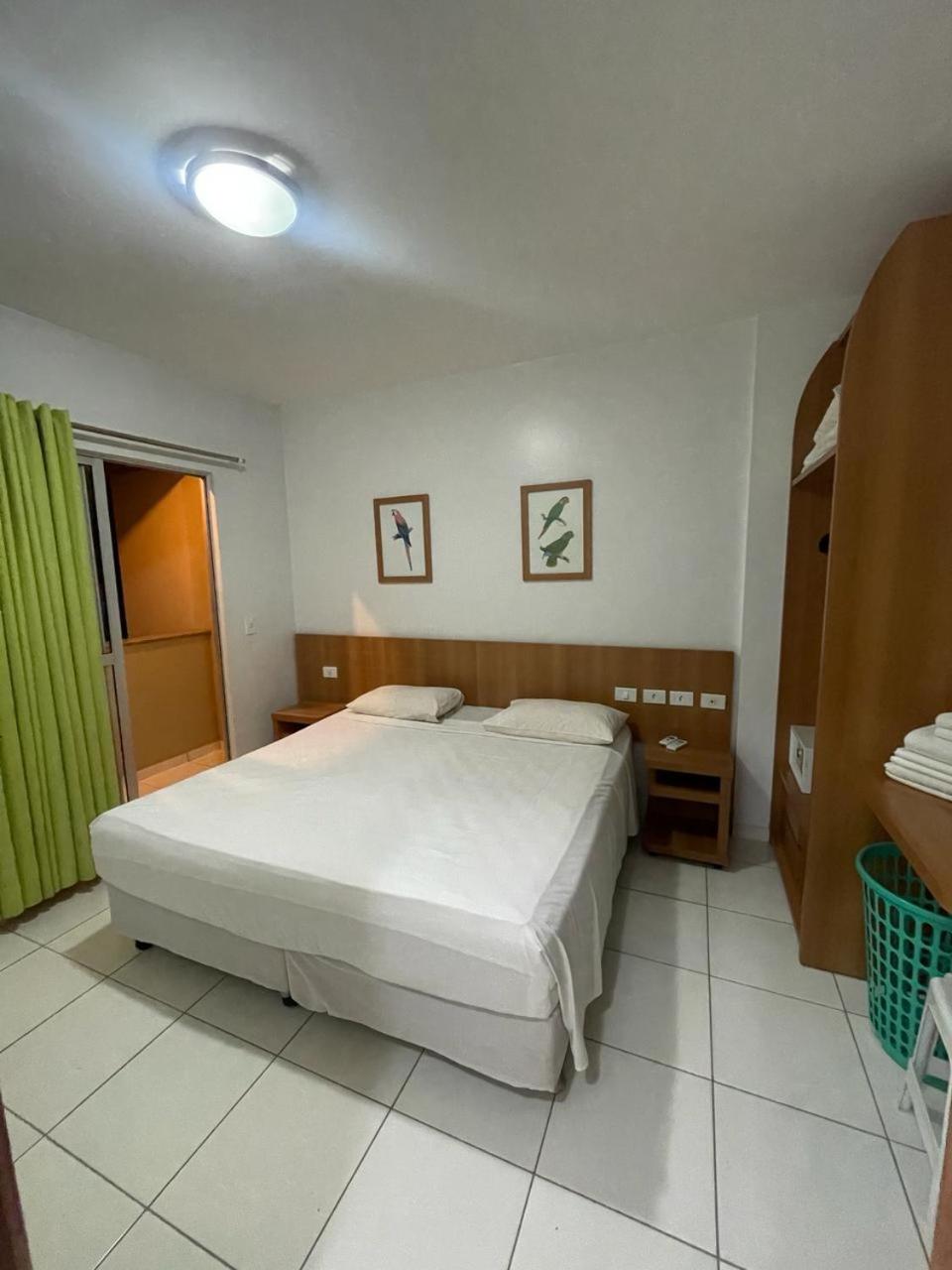 Golden Dolphin Grand Hotel - FLAT Quarto e Sala Com Roupa de Cama e Banho - Piscinas 24h