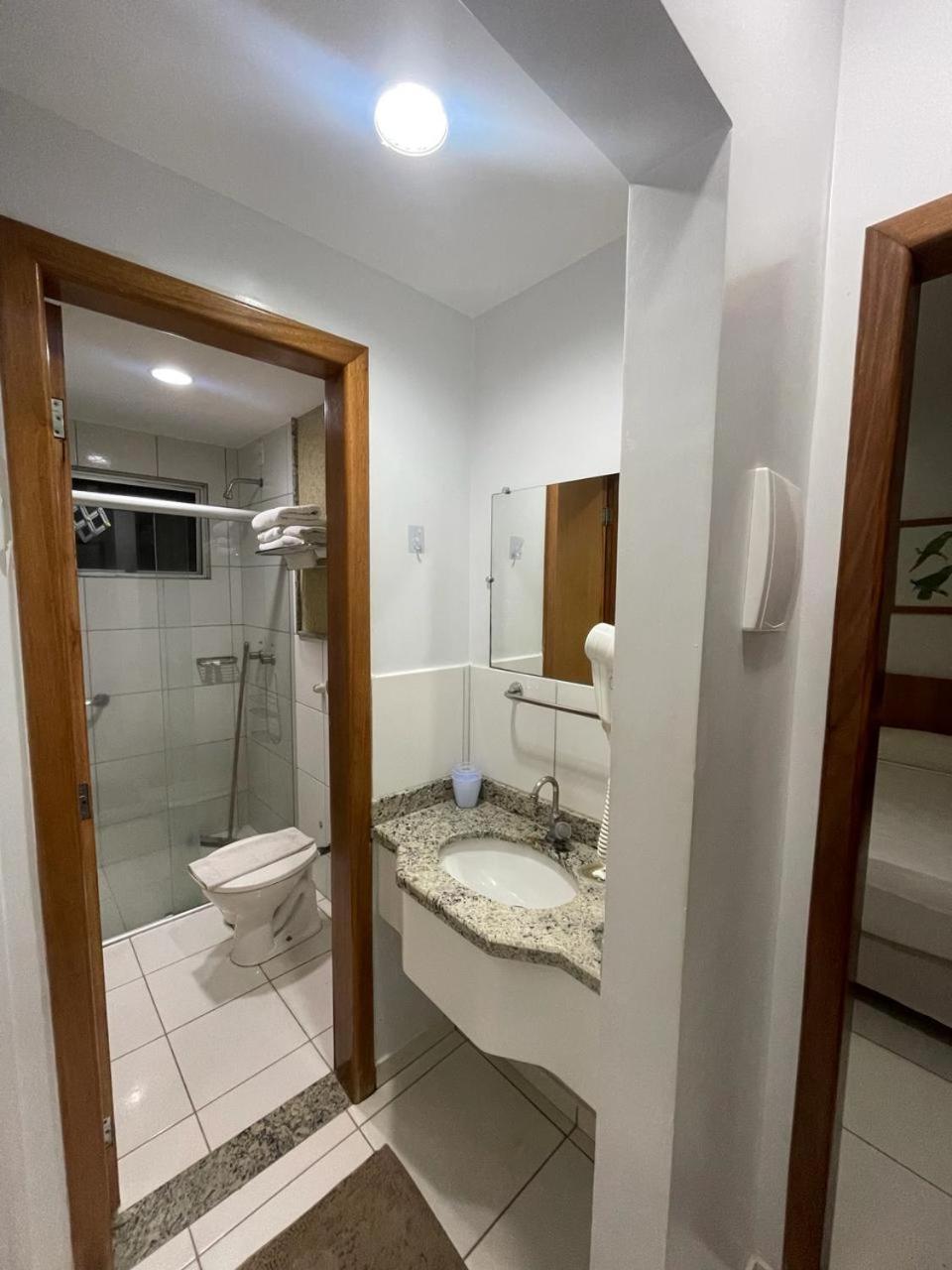 Golden Dolphin Grand Hotel - FLAT Quarto e Sala Com Roupa de Cama e Banho - Piscinas 24h