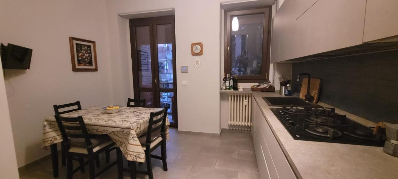 Cozy room in a SHARED apartment close to Linate airport stanza in appartamento condiviso a due passi da Milano Linate