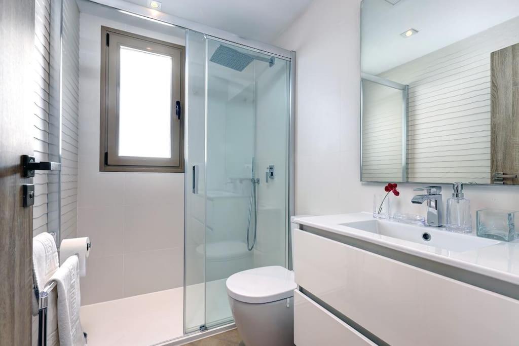 007 Modern 3 Bed Frontline Golf Townhouse in La Cala Golf Resort with Mountain Views