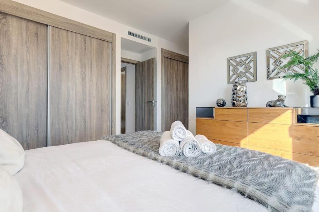 007 Modern 3 Bed Frontline Golf Townhouse in La Cala Golf Resort with Mountain Views