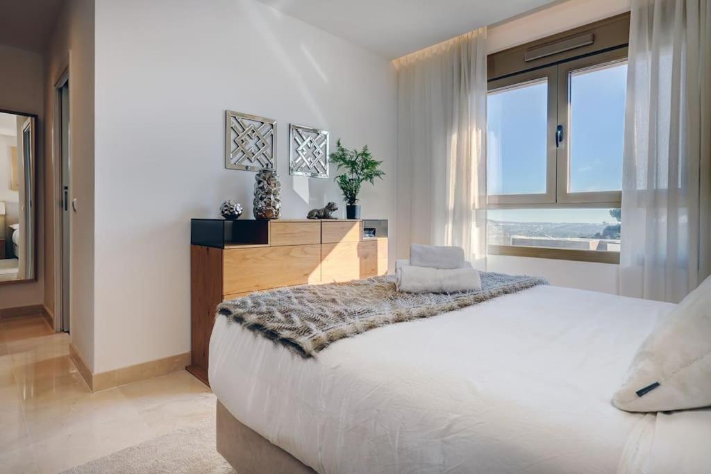 007 Modern 3 Bed Frontline Golf Townhouse in La Cala Golf Resort with Mountain Views