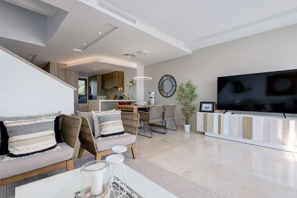 007 Modern 3 Bed Frontline Golf Townhouse in La Cala Golf Resort with Mountain Views