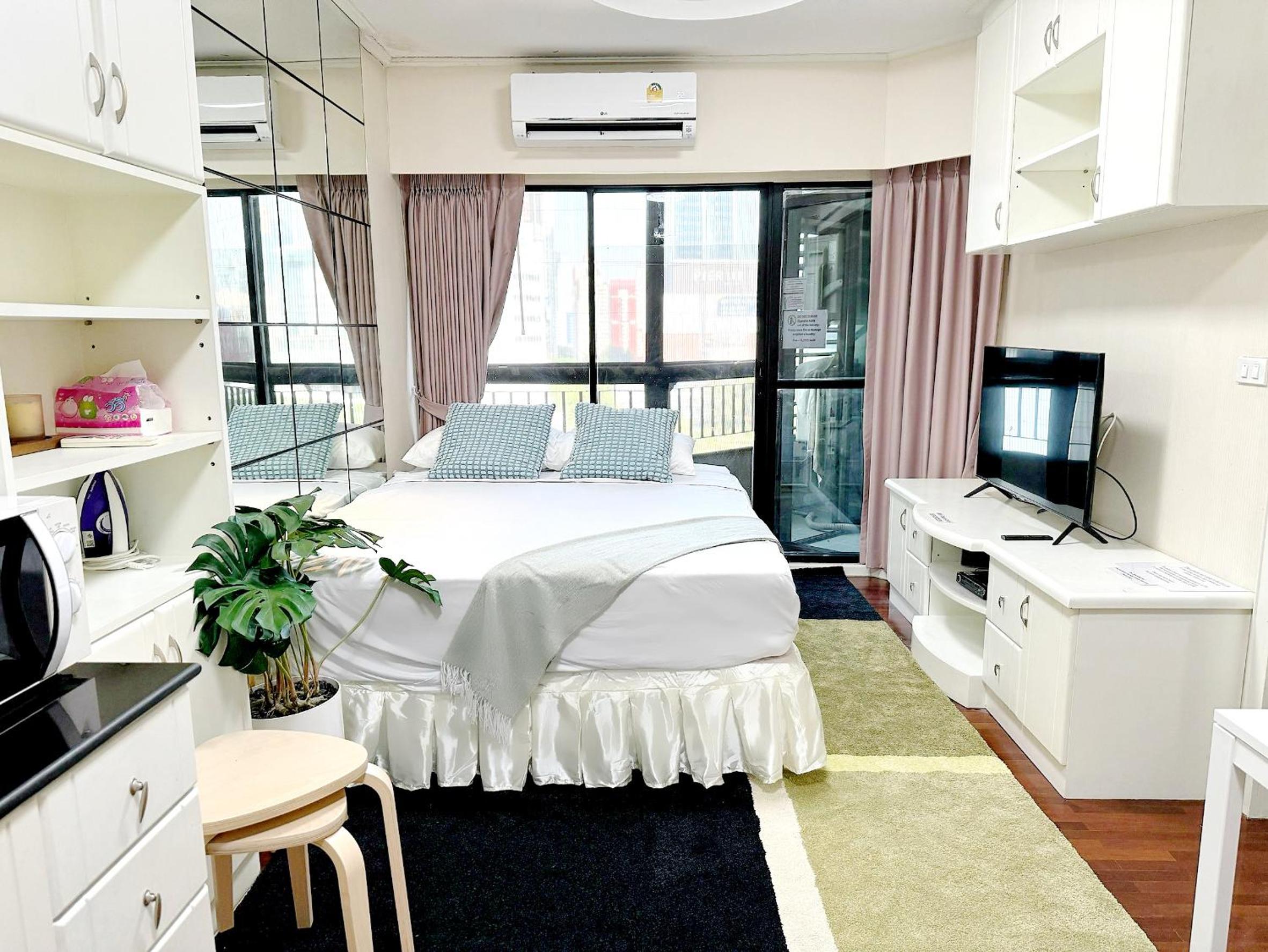 Center Bangkok Suite next to Platinum mall