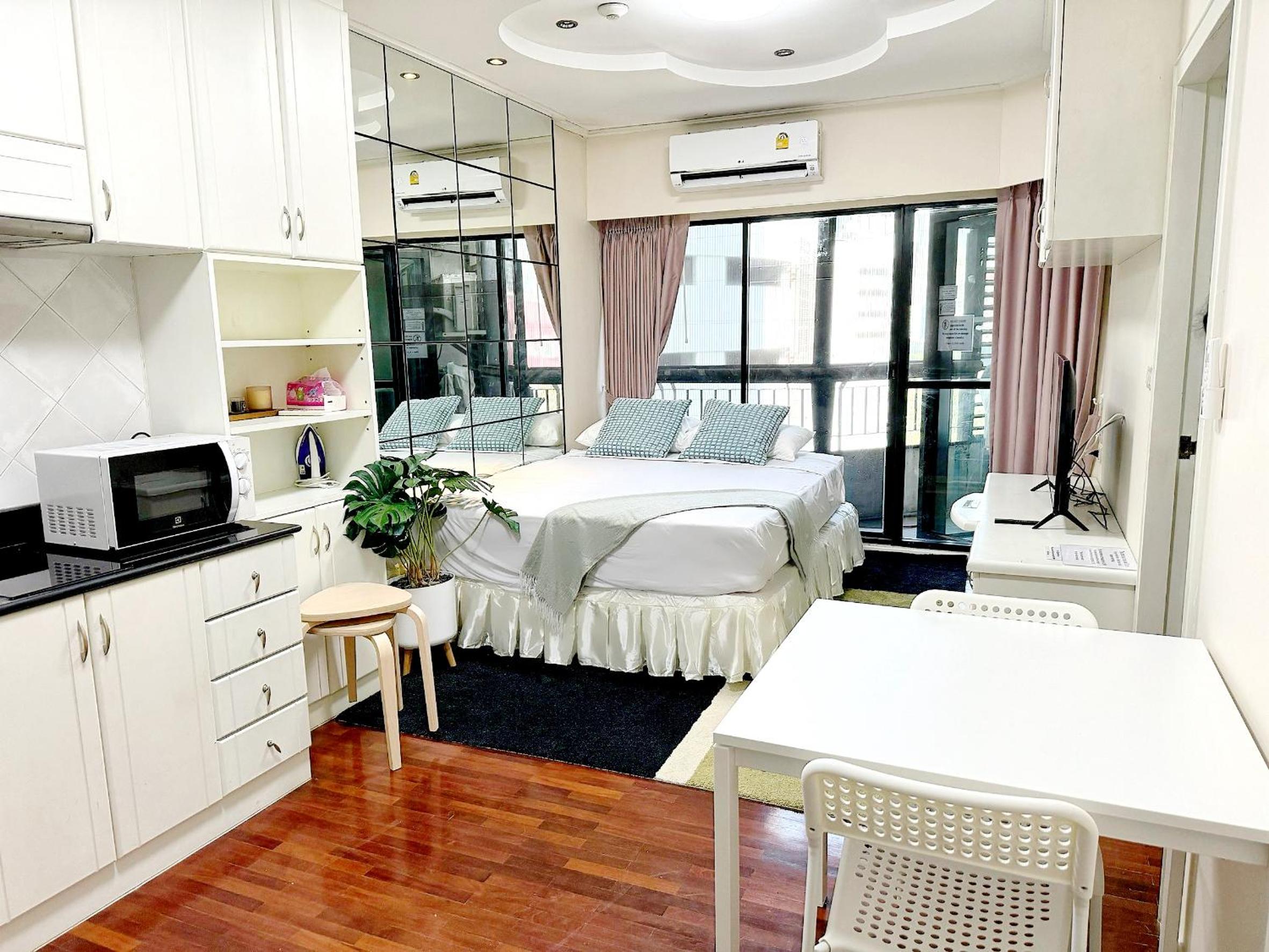 Center Bangkok Suite next to Platinum mall