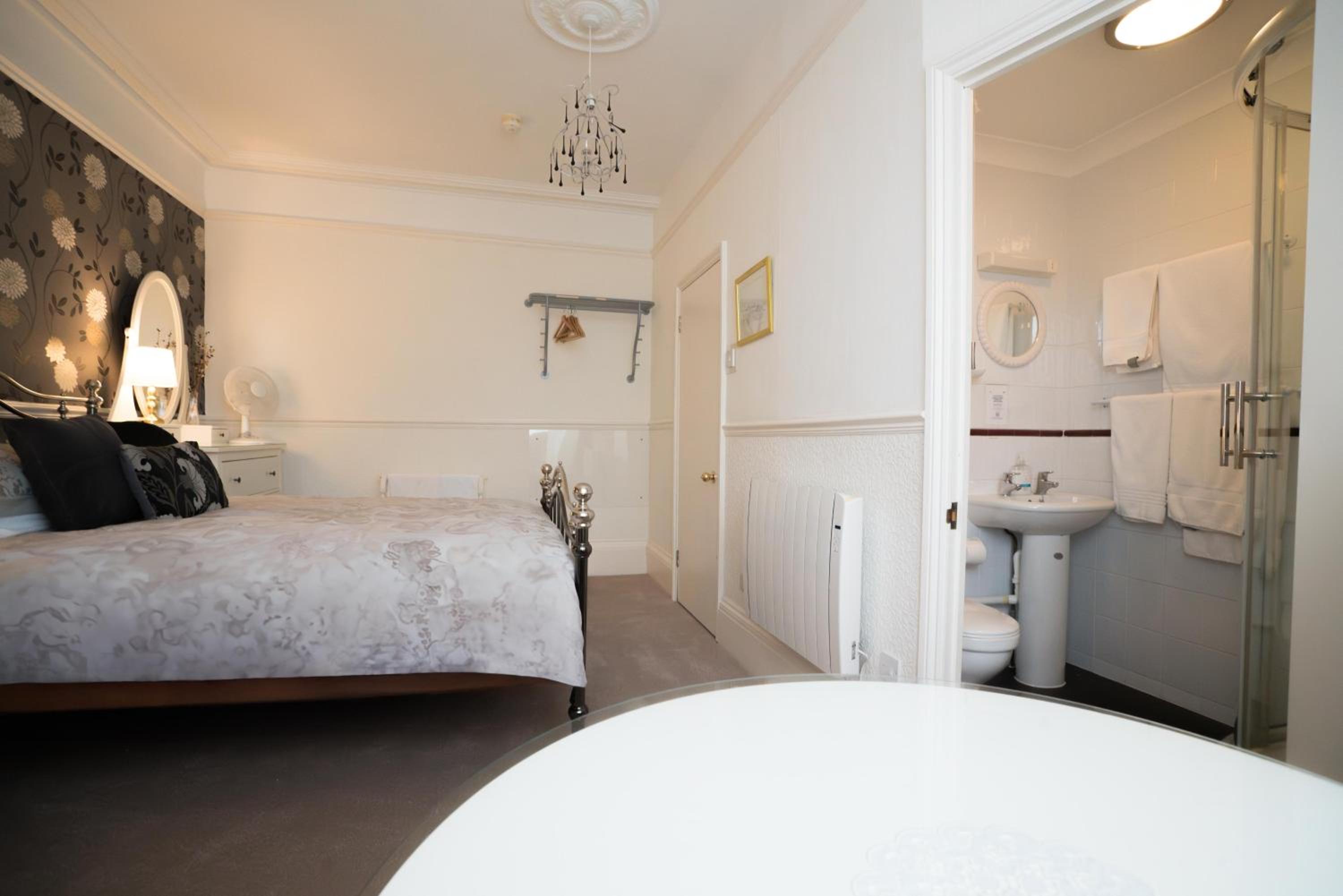 Maison Dieu Guest House