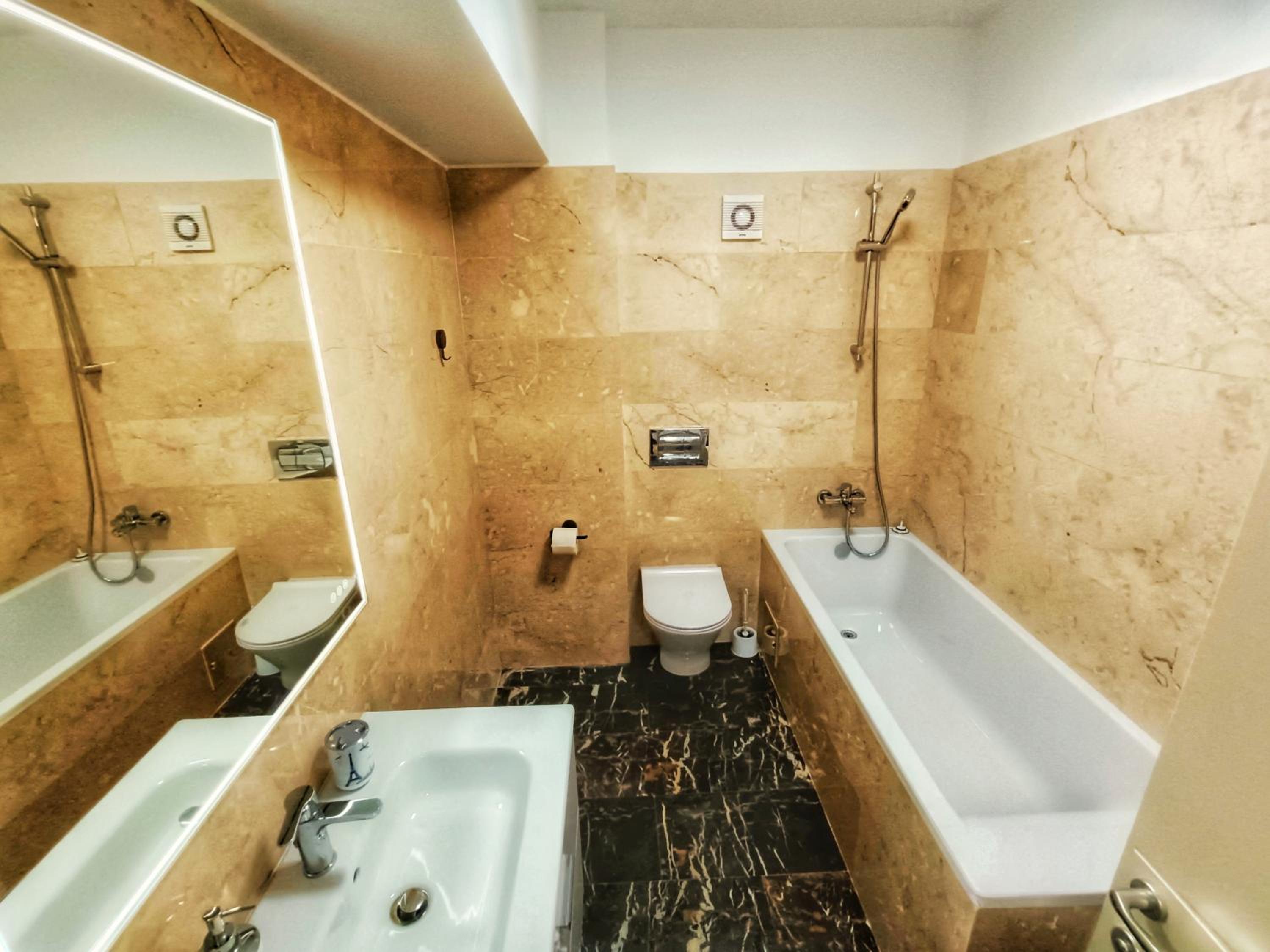 Super Apartments near Airport with Shop & Free Parking view 3