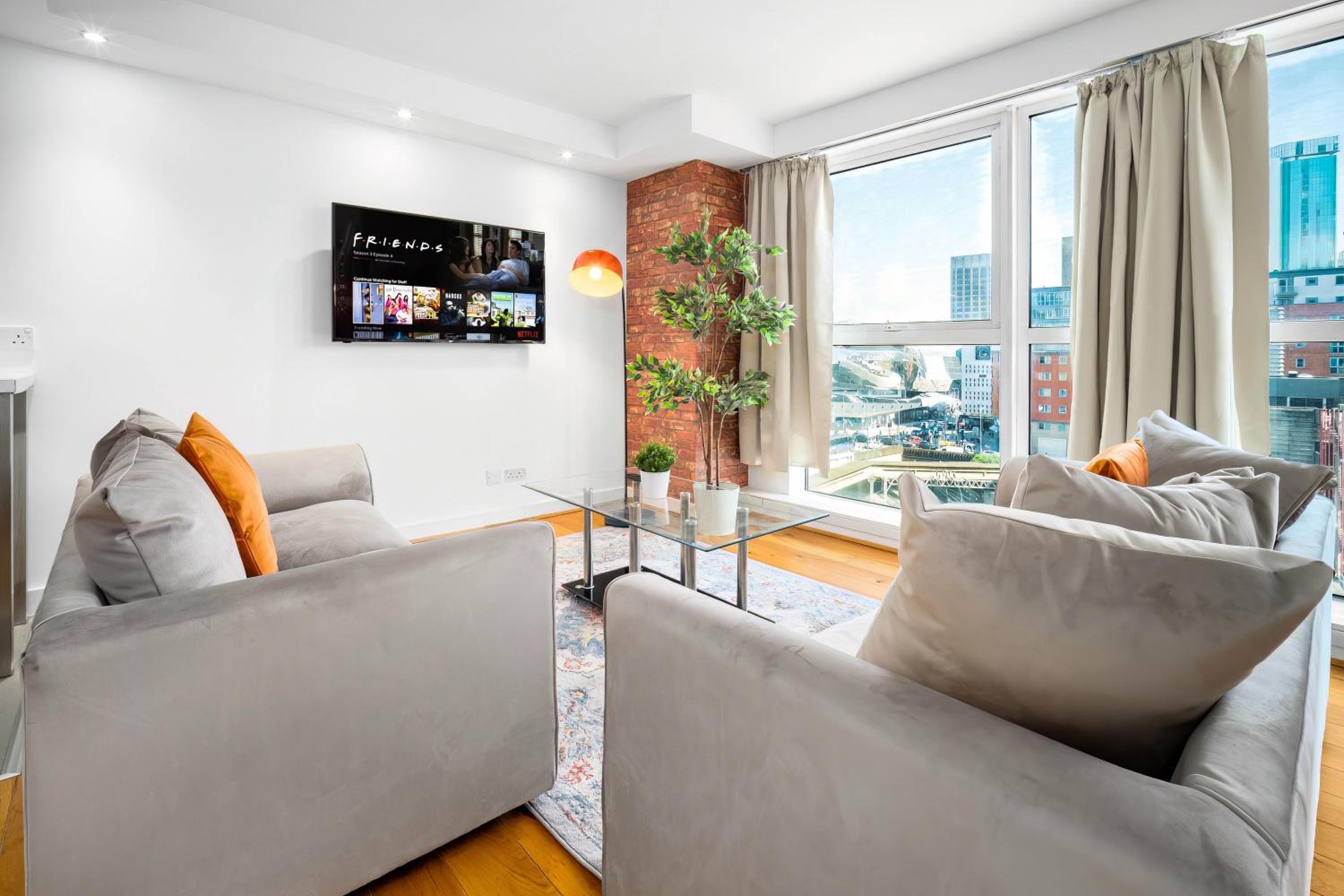 New Luxury City Centre - 2 Bedroom Apartment - Netflix - Wifi - Secure Parking 35QC view 2