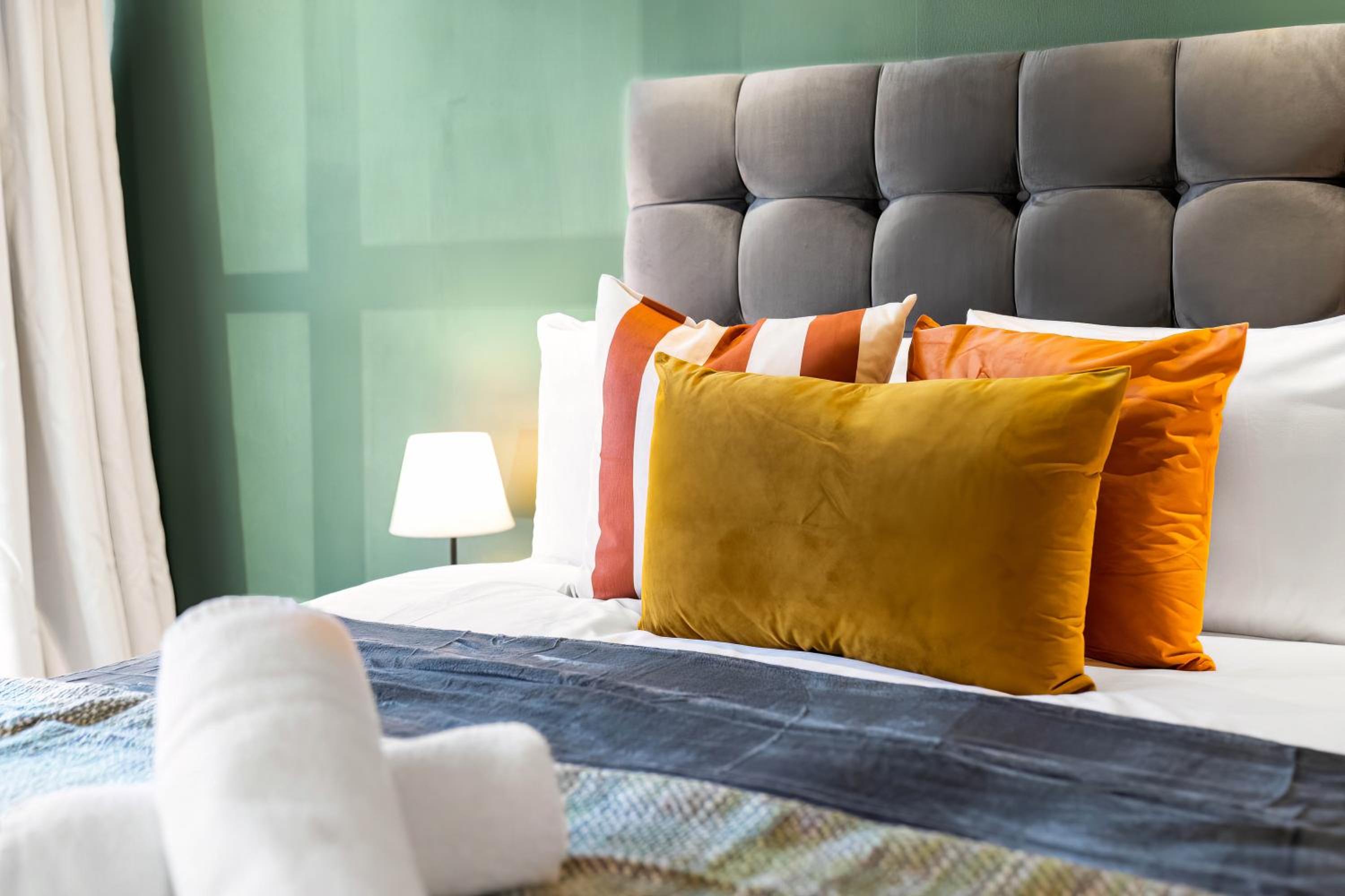 New Luxury City Centre - 2 Bedroom Apartment - Netflix - Wifi - Secure Parking 35QC view 5