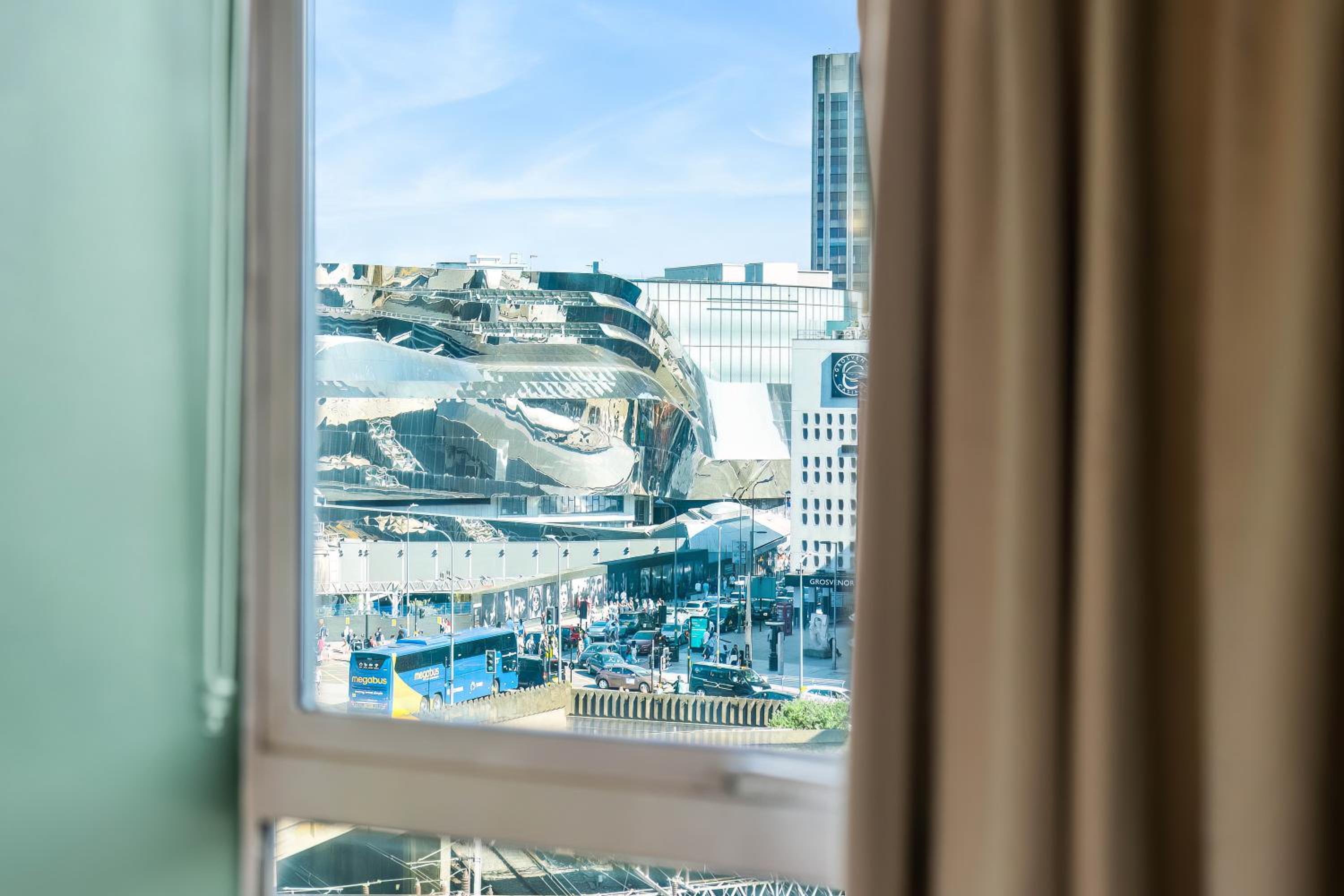 New Luxury City Centre - 2 Bedroom Apartment - Netflix - Wifi - Secure Parking 35QC view 4