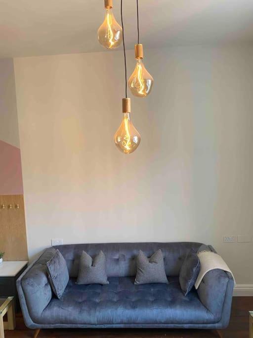 Luxury 2BR apartment & parking central Winchester view 2