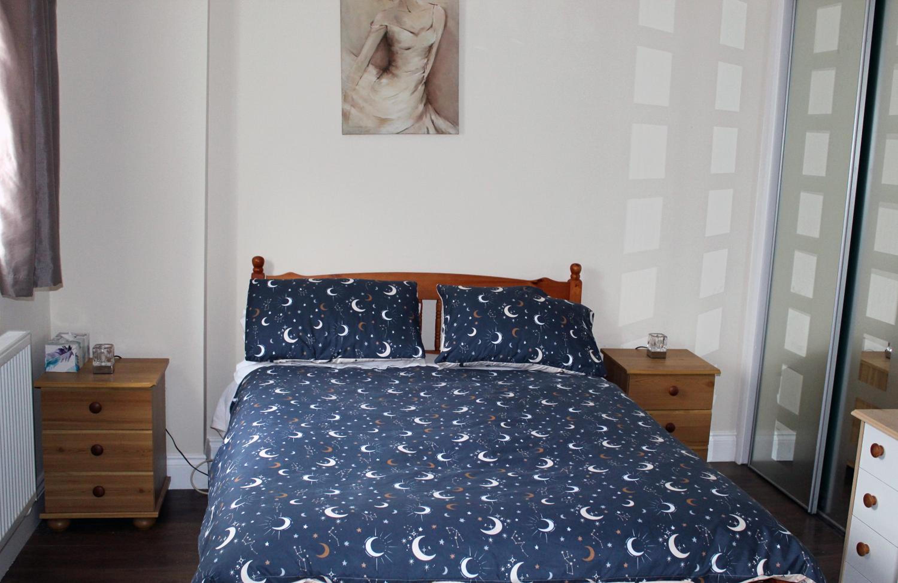 Cosy room with 3 bed spaces in a friendly bungalow view 5